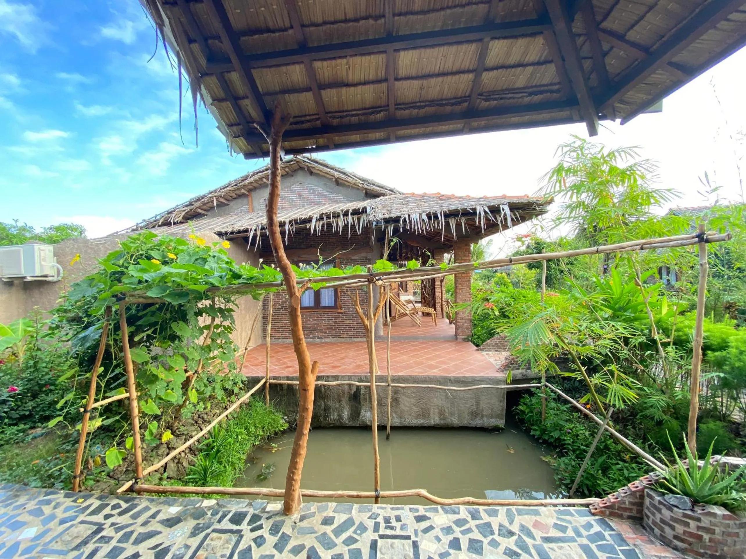 Property building in MEKONG SILT ECOLODGE