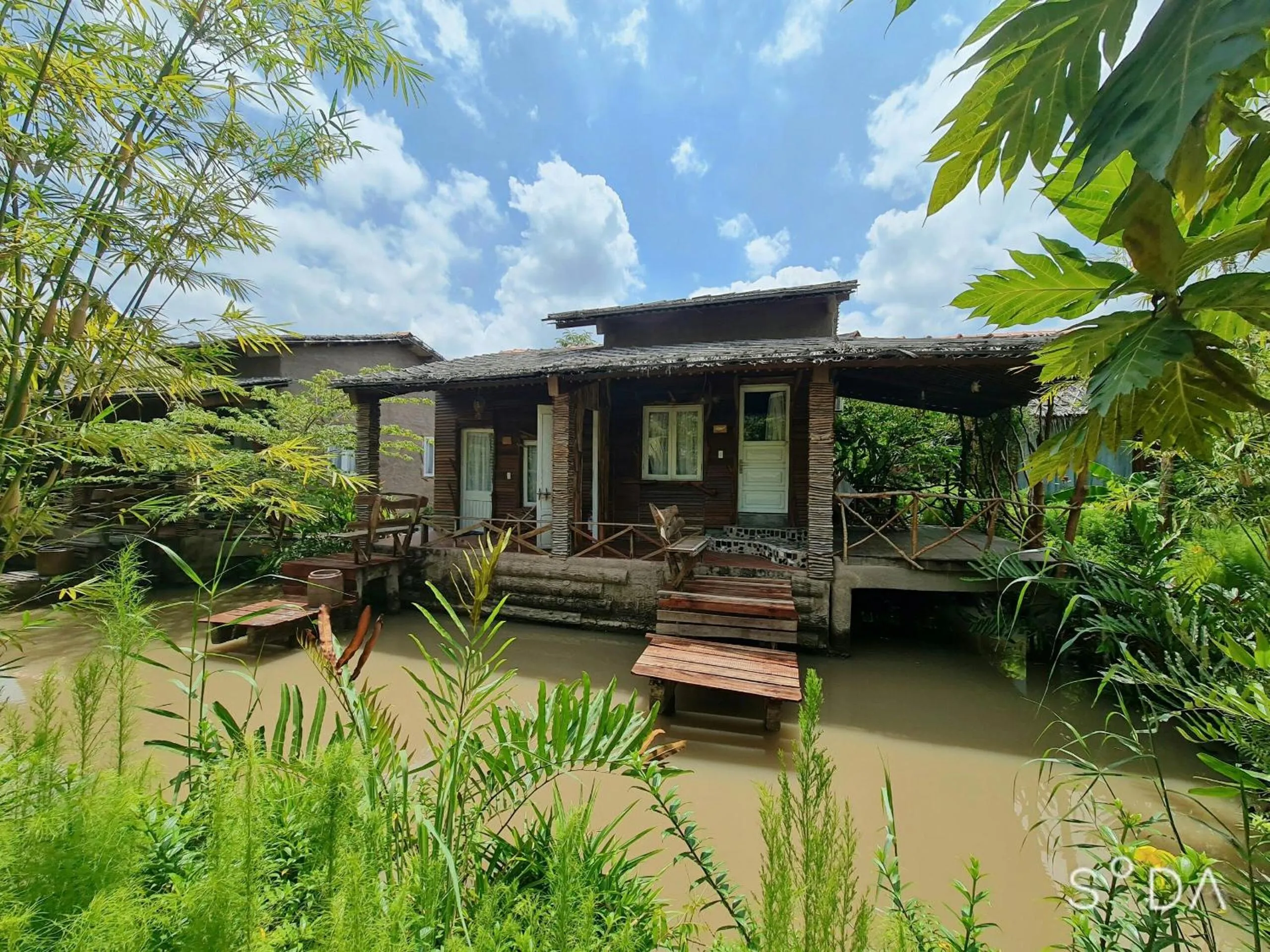 MEKONG SILT ECOLODGE