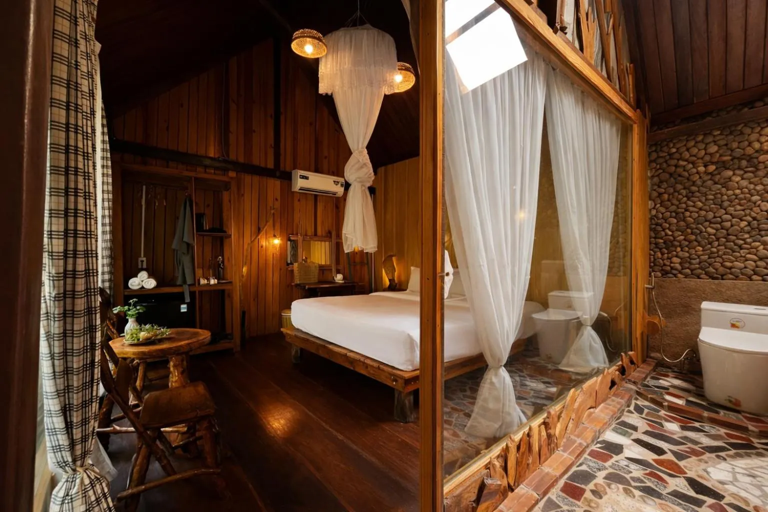 Bed in Mekong Silt Ecolodge - Pool & Half-Board Included