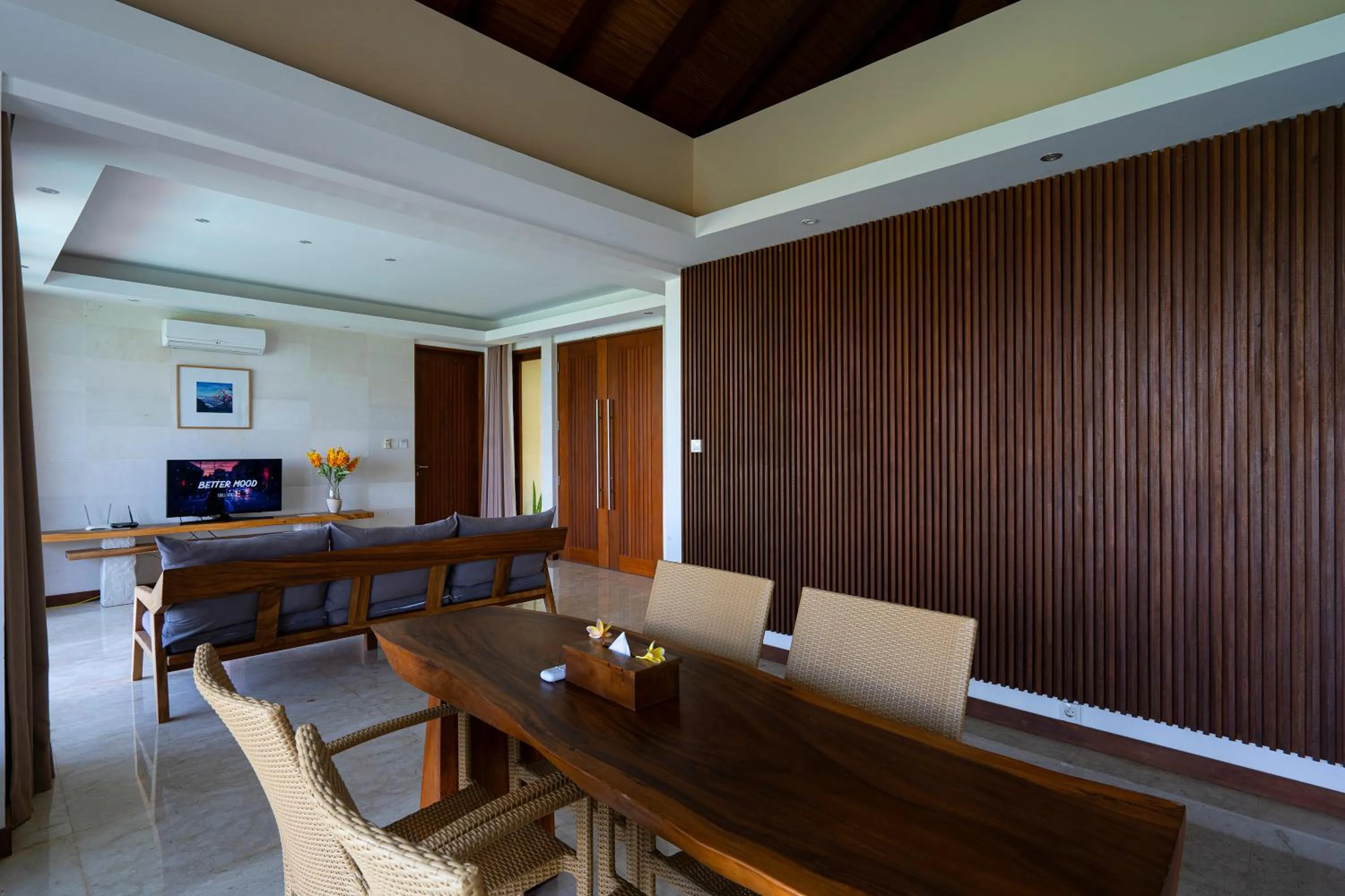 TV and multimedia in Moritz Palm Villa