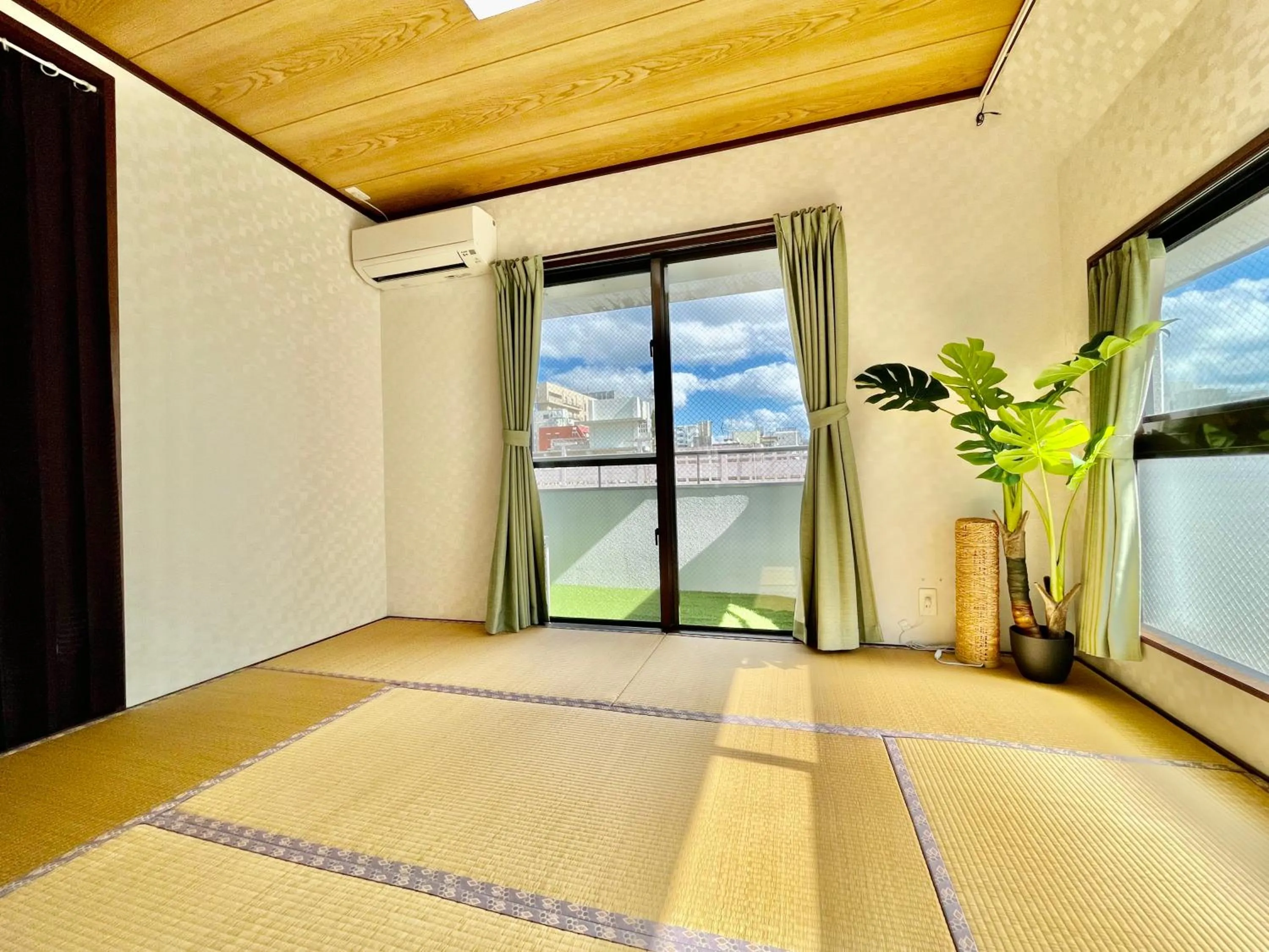 Balcony/Terrace, Bed in West Villa