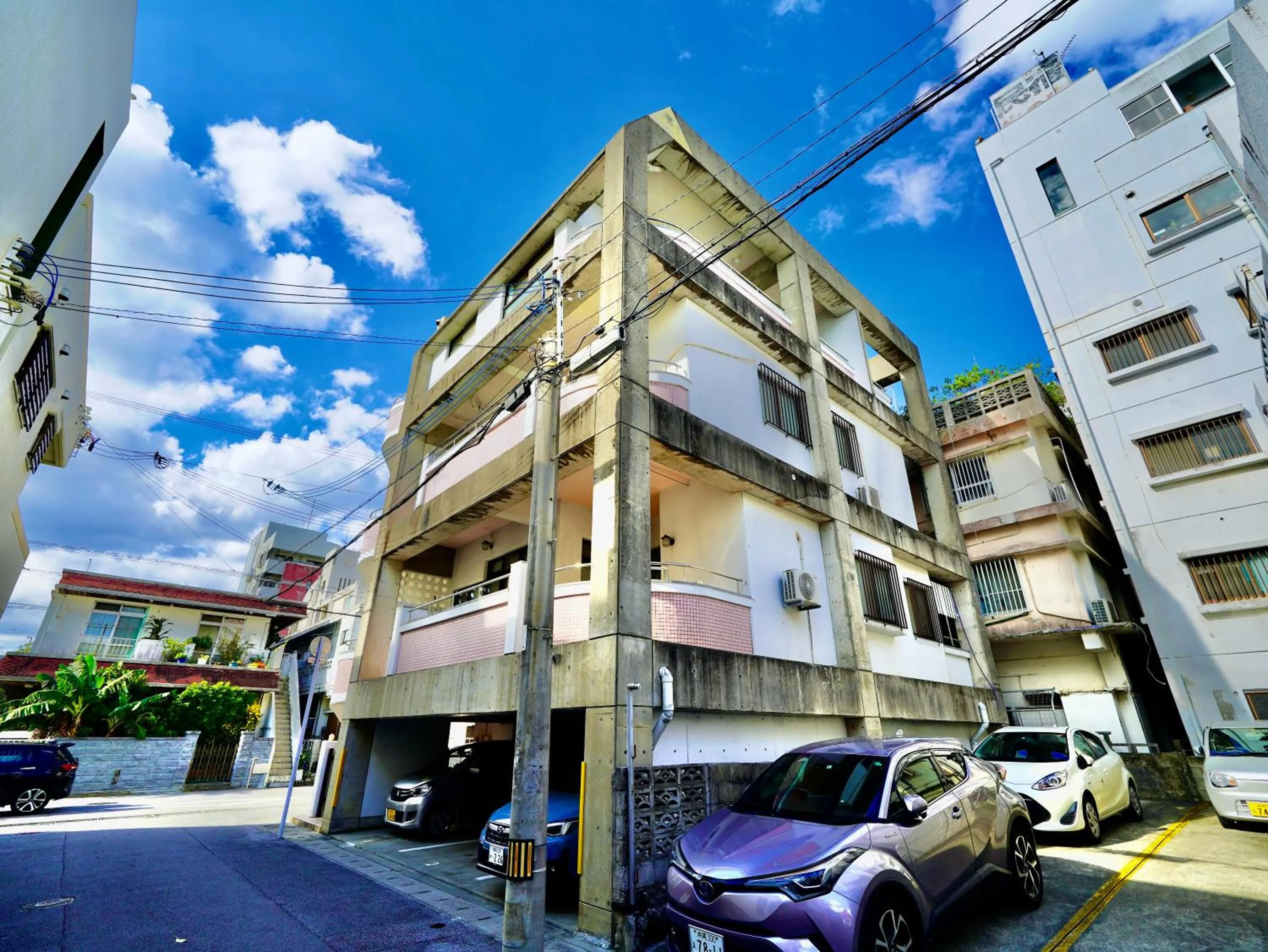 Facade/entrance in West Villa