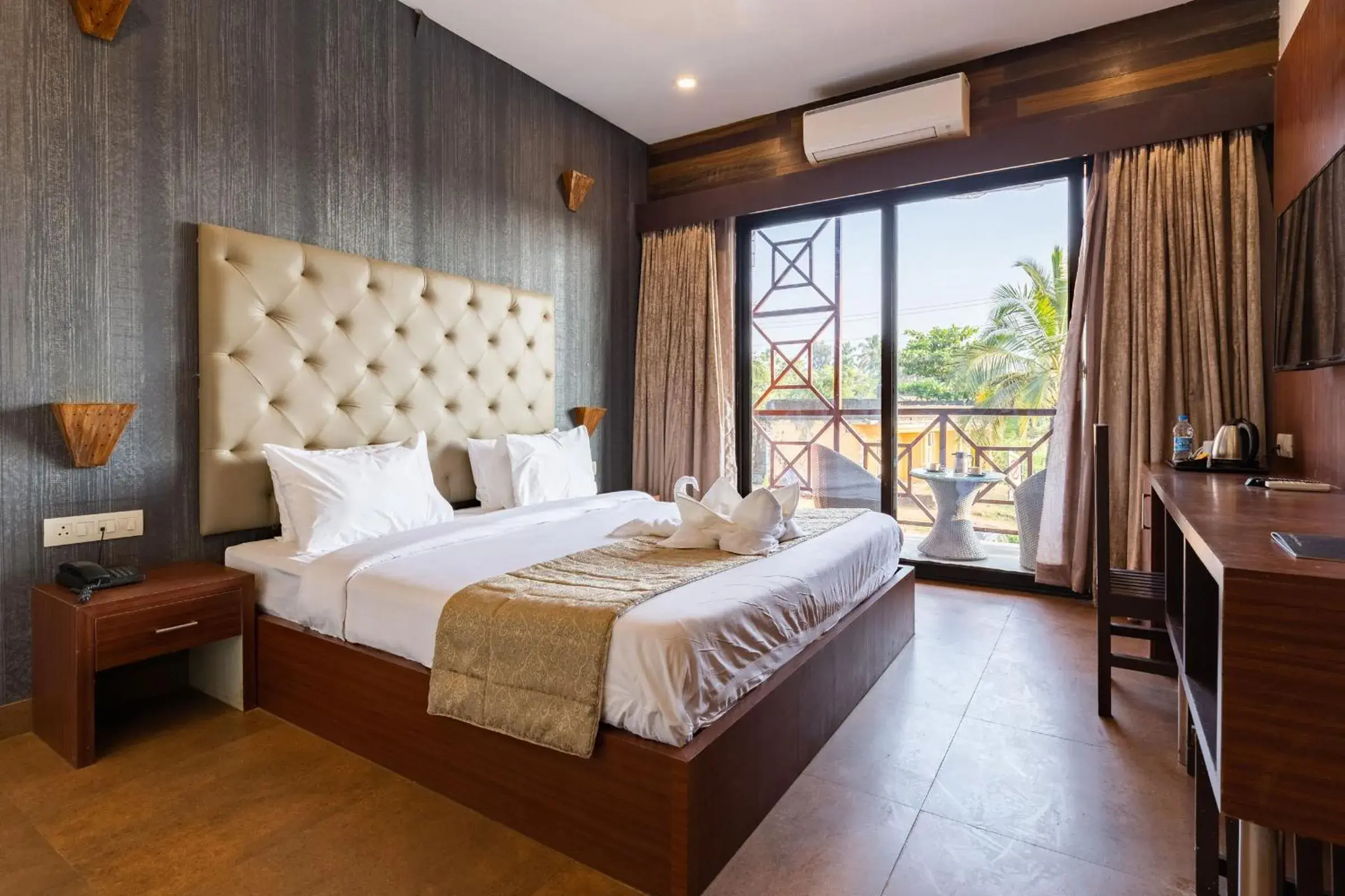 Deluxe Double Room with Balcony in Amara Oceanfront Resort & Club Baga Deluxe Double Room with Balcony in Amara Oceanfront Resort & Club Baga