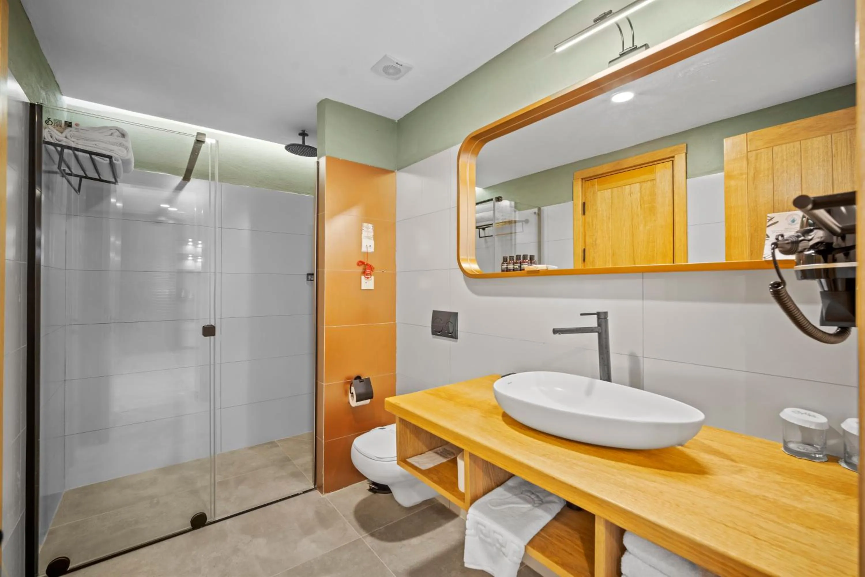 Shower in ZEYT INN HOTEL