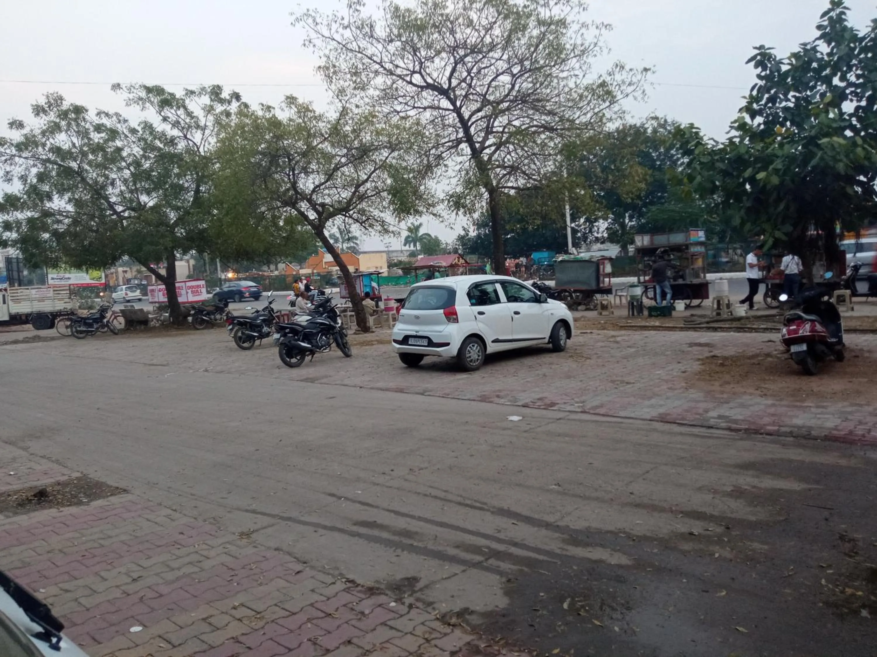 Parking in Hotel Mansarovar,Vadodara