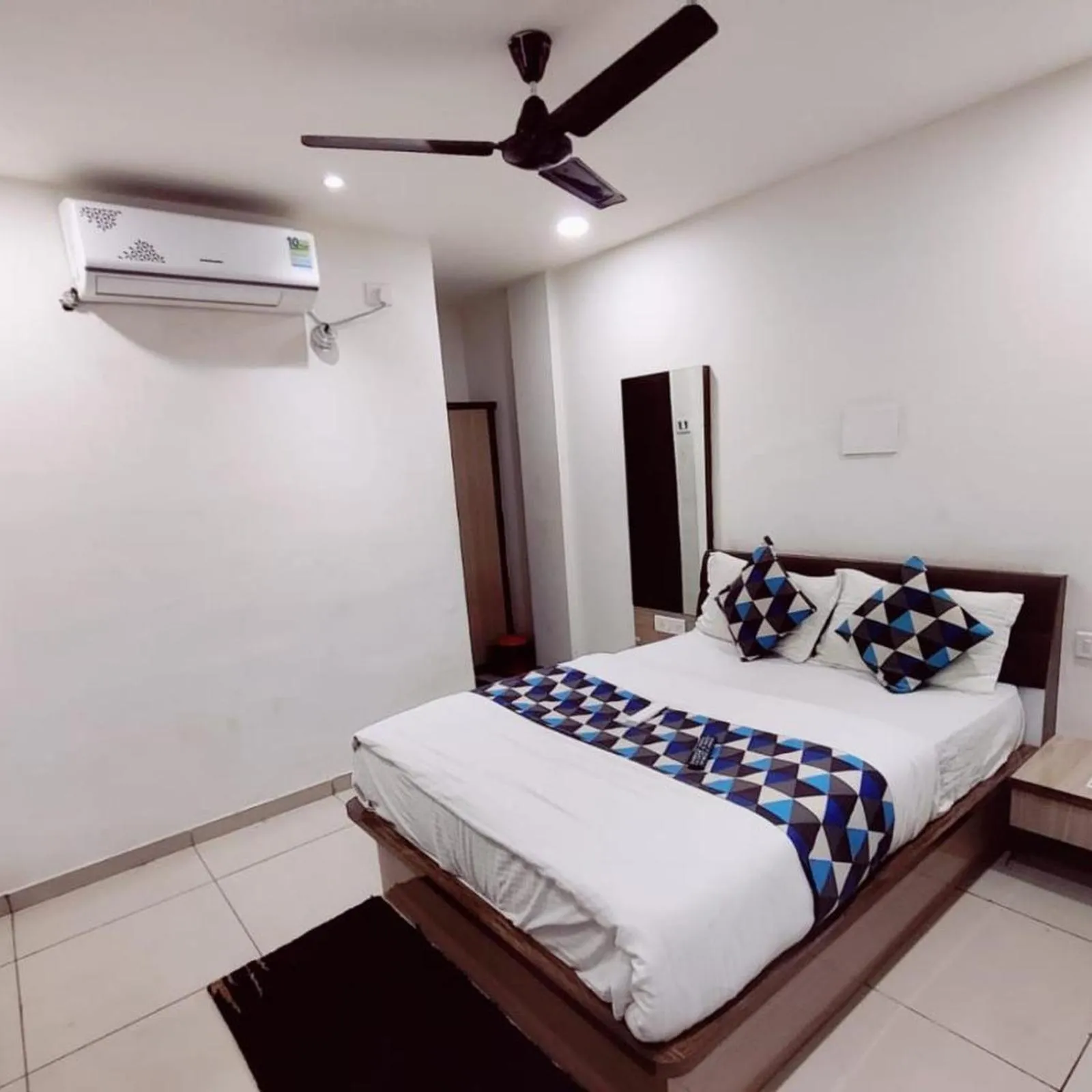 Bed in Hotel Mansarovar,Vadodara