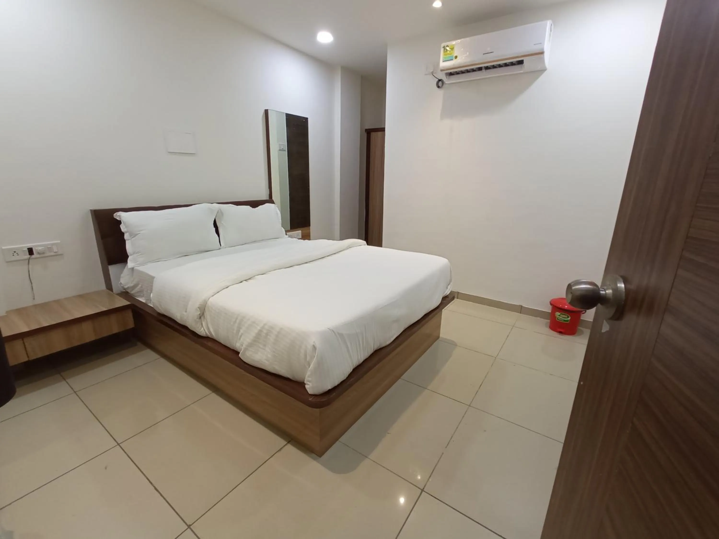 Bed in Hotel Mansarovar,Vadodara