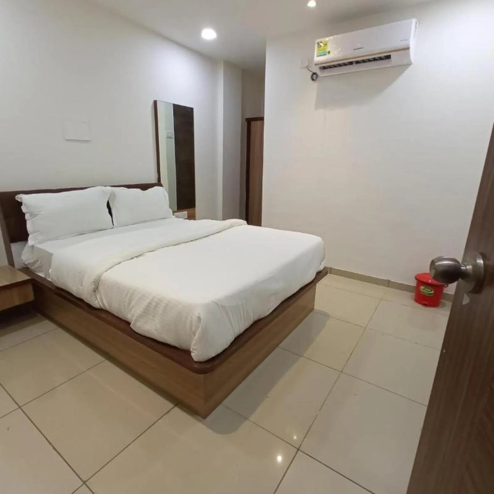 Bed in Hotel Mansarovar,Vadodara