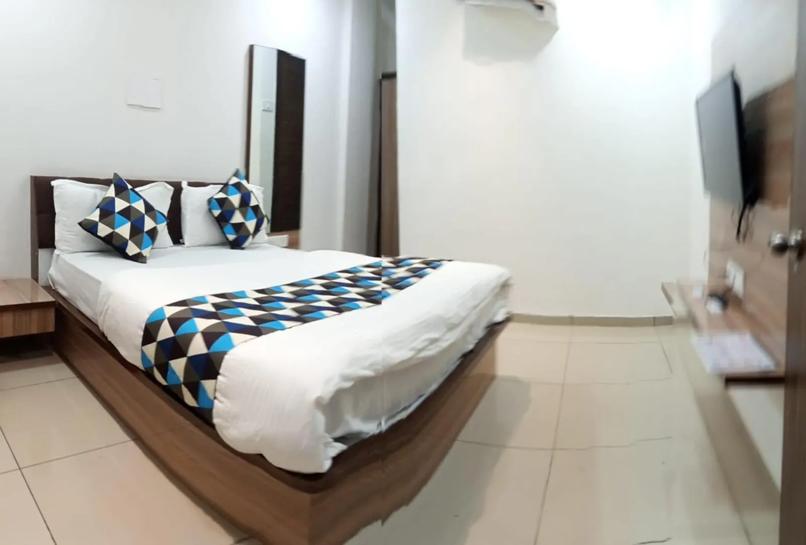 Bed in Hotel Mansarovar,Vadodara