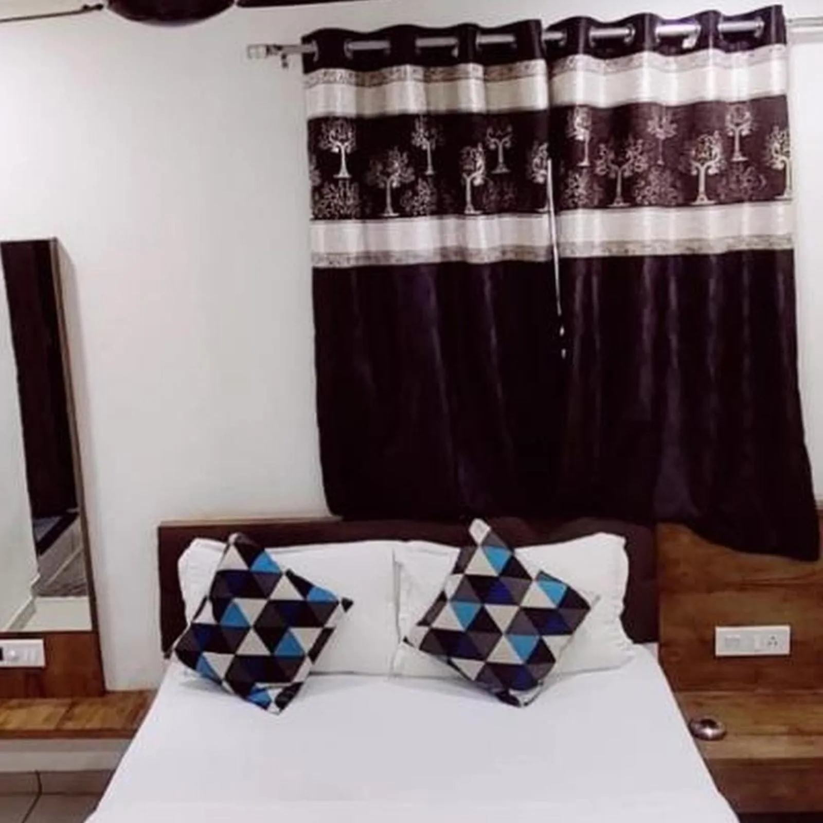 Bed in Hotel Mansarovar,Vadodara