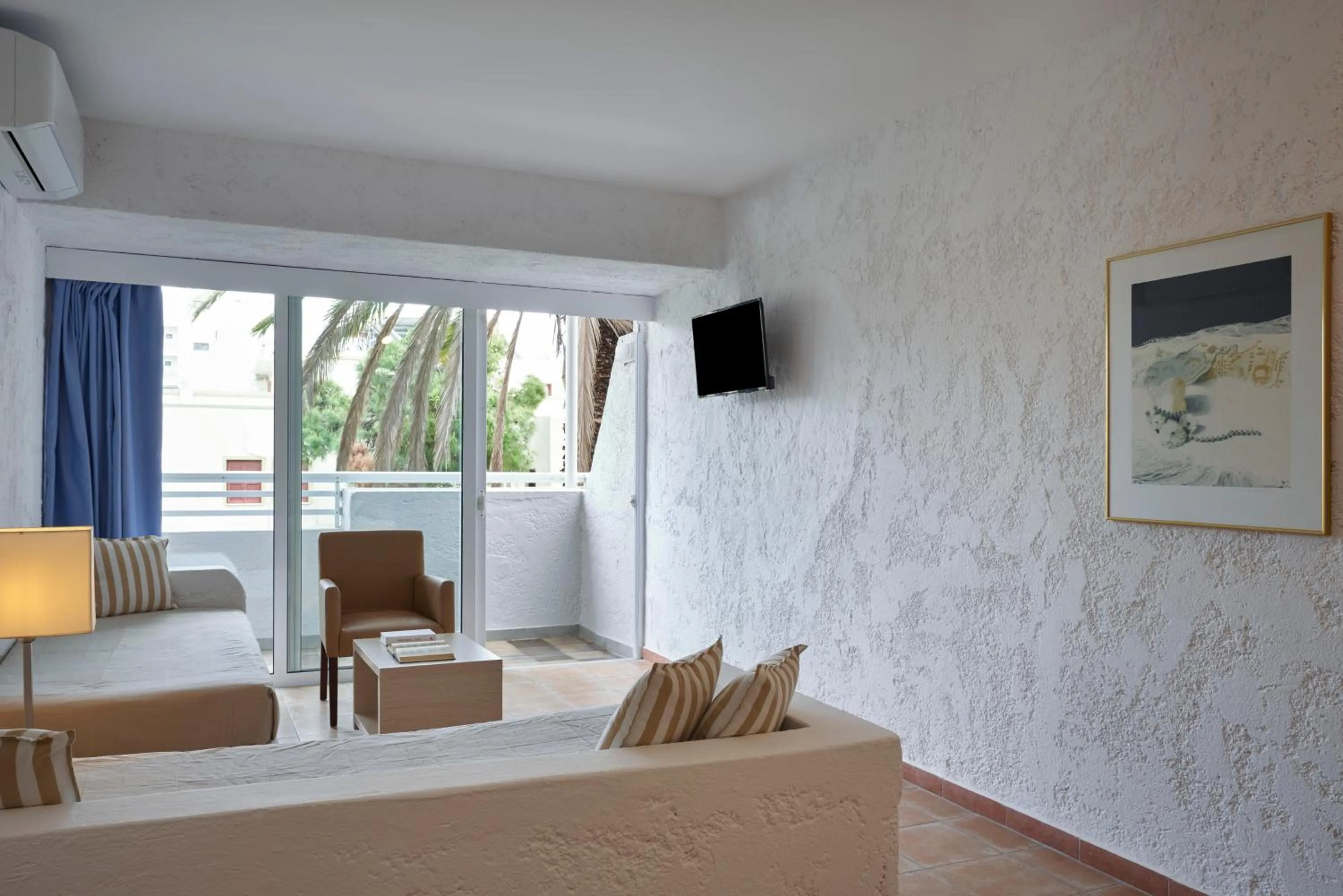 TV and multimedia in The Apartments by Esperia