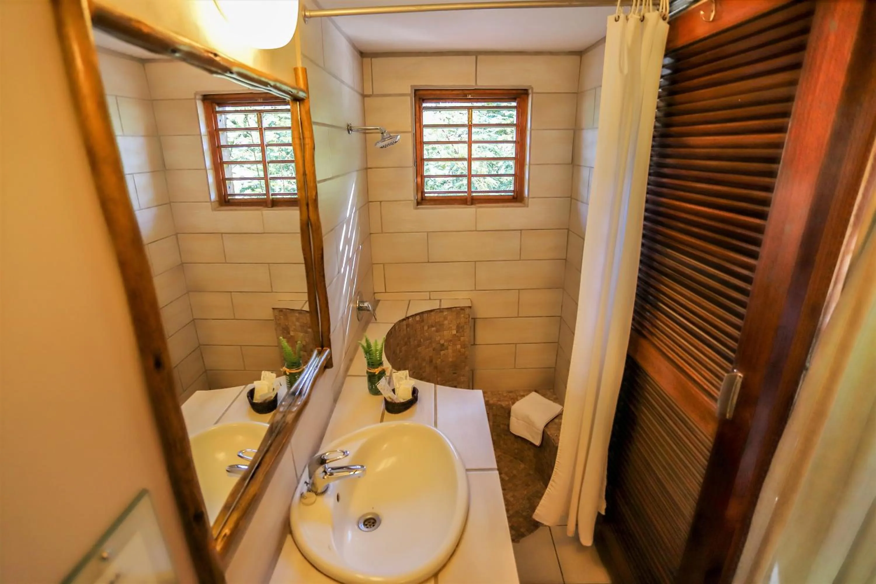 Bathroom in Mantenga Lodge