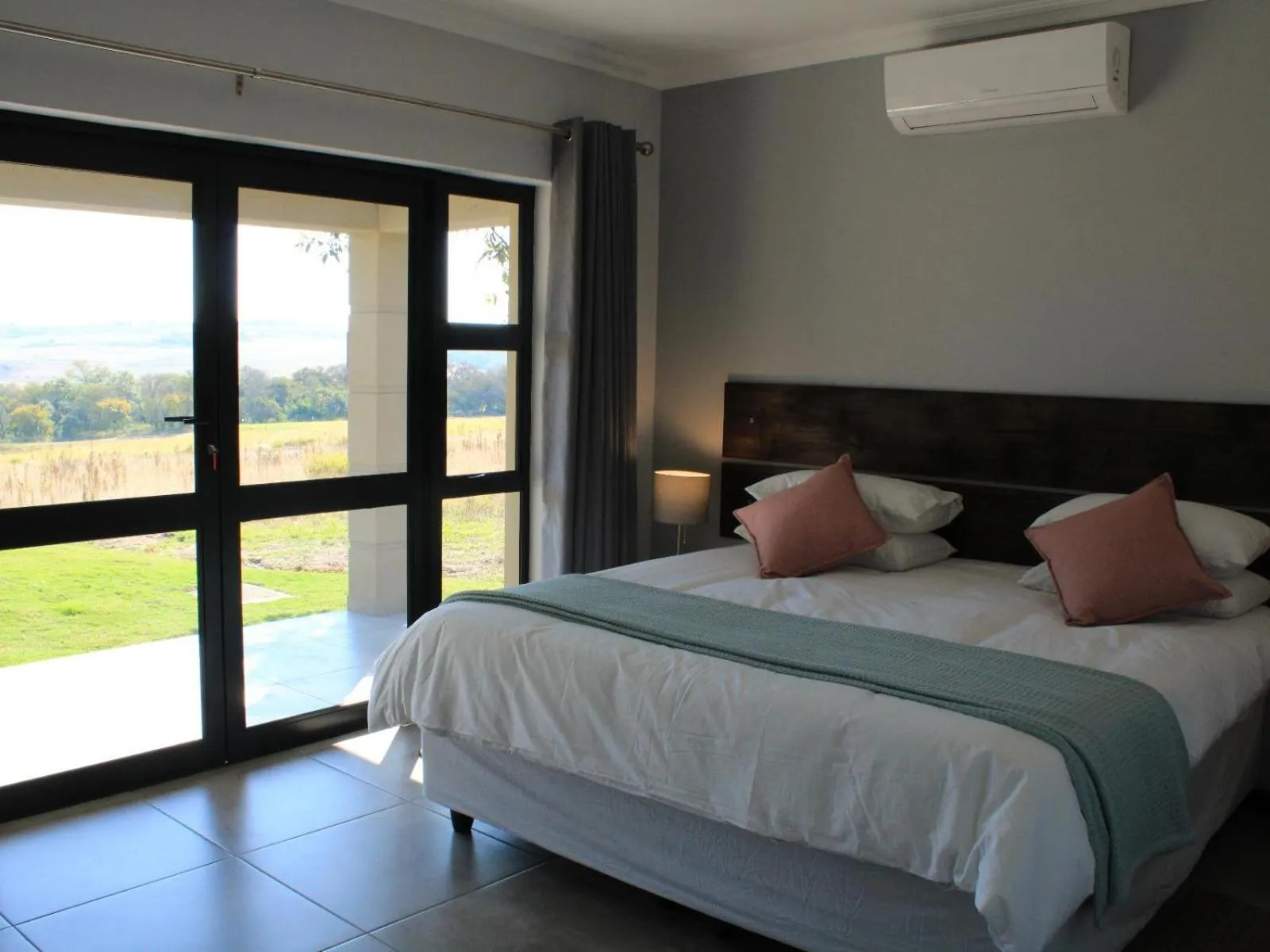 Photo of the whole room, Bed in Nkonyeni Lodge & Golf Estate