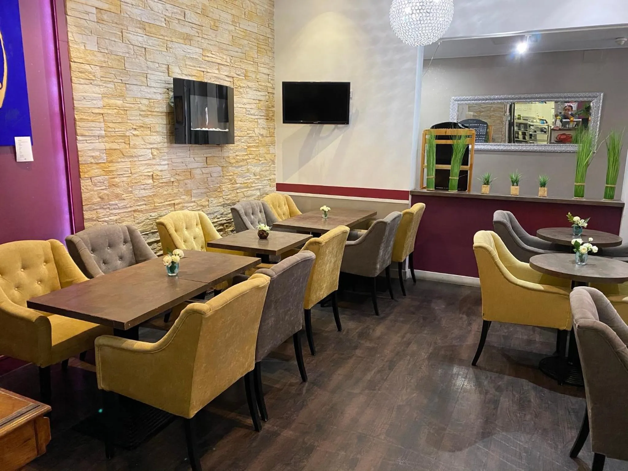 Lounge or bar in Hotel Villa La Tour