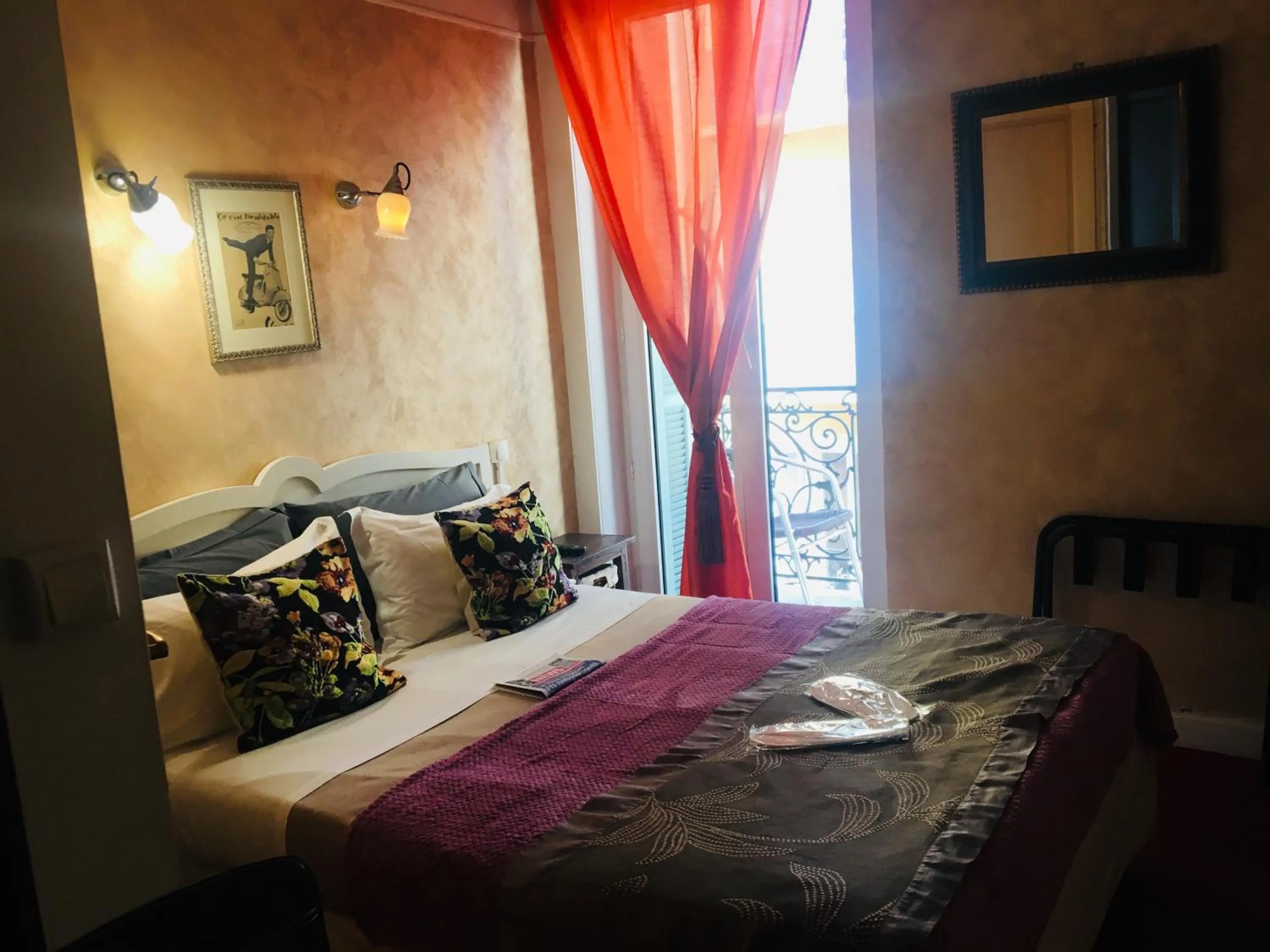 Photo of the whole room, Bed in Hotel Villa La Tour