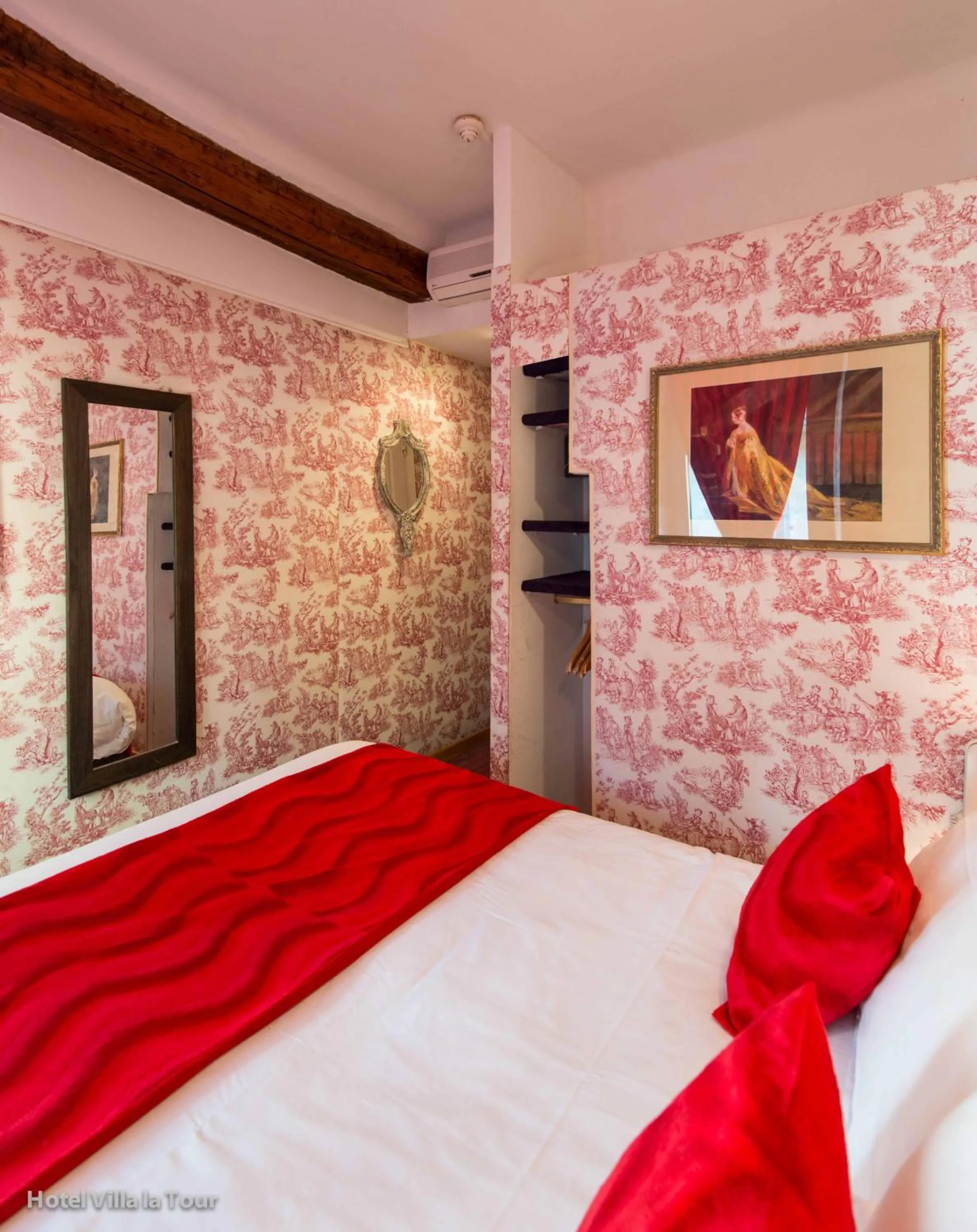 Bed in Hotel Villa La Tour