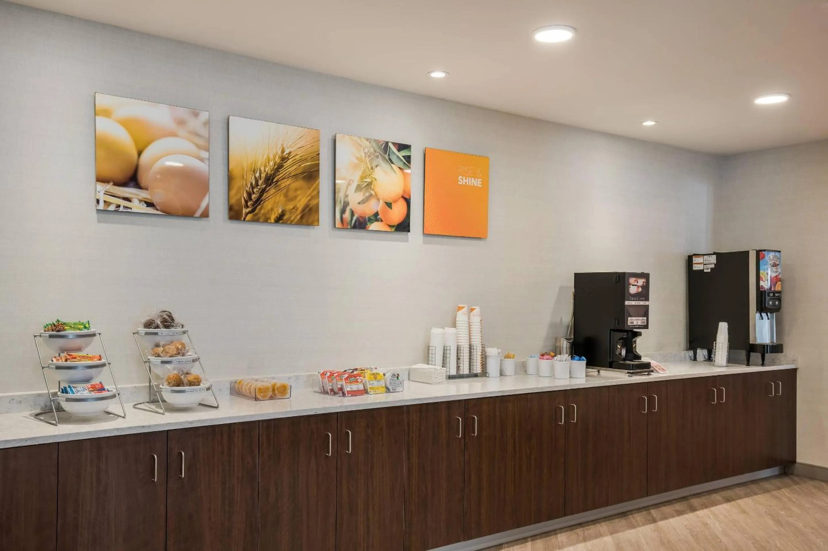 Breakfast in MainStay Suites Gaylord