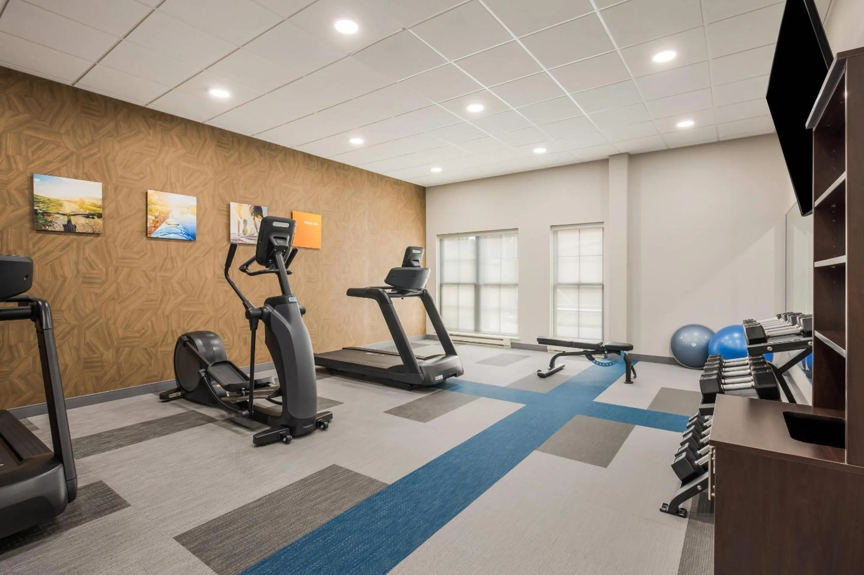 Fitness centre/facilities in MainStay Suites Gaylord