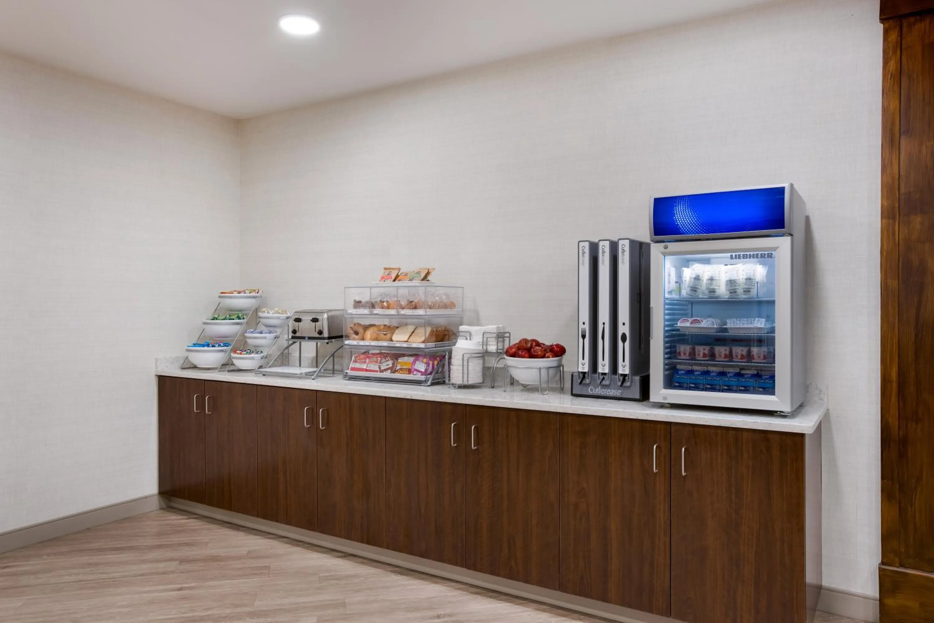 Breakfast in Comfort Inn & Suites Gaylord