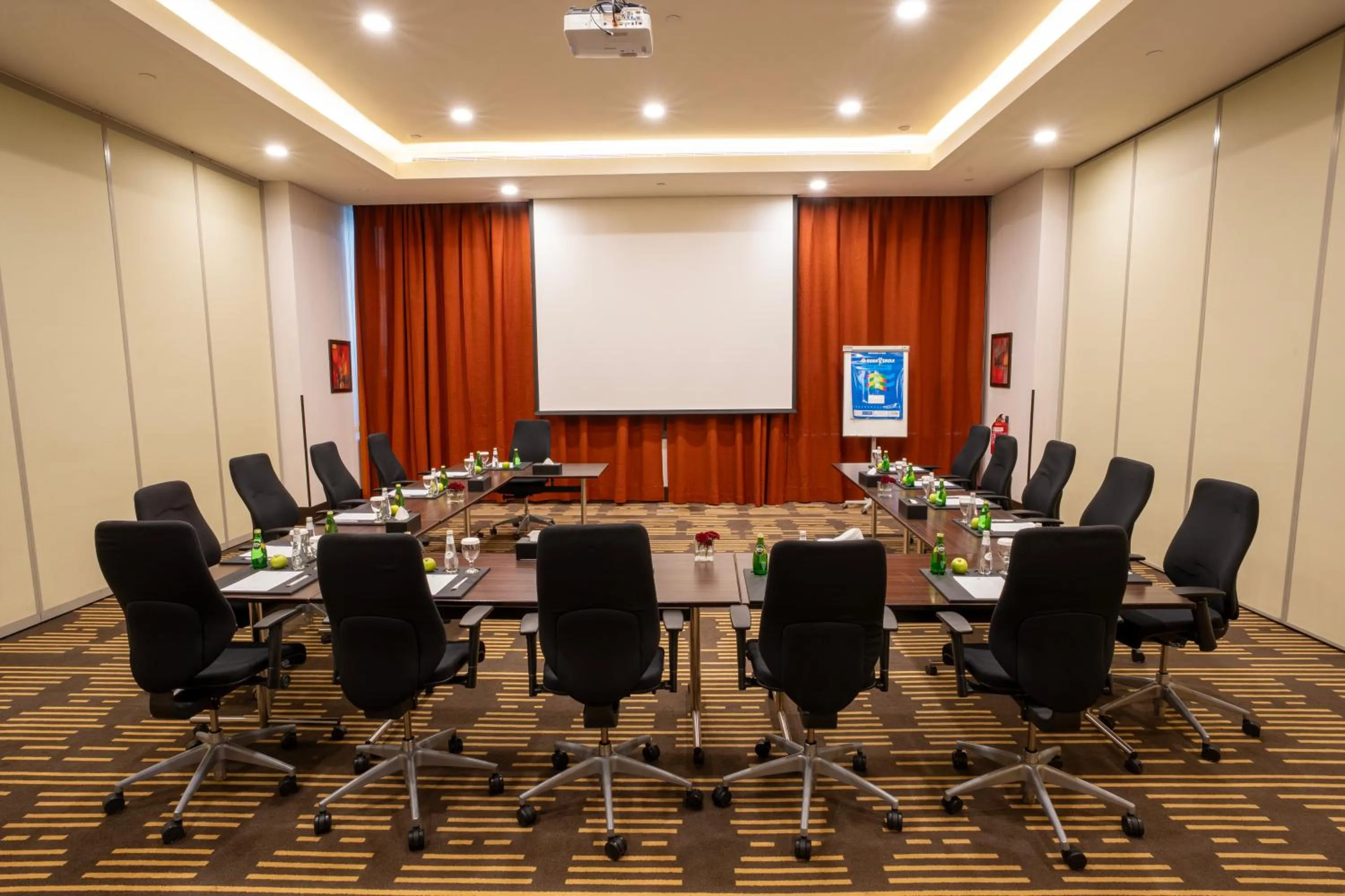 Meeting/conference room in Holiday Inn Olaya by IHG