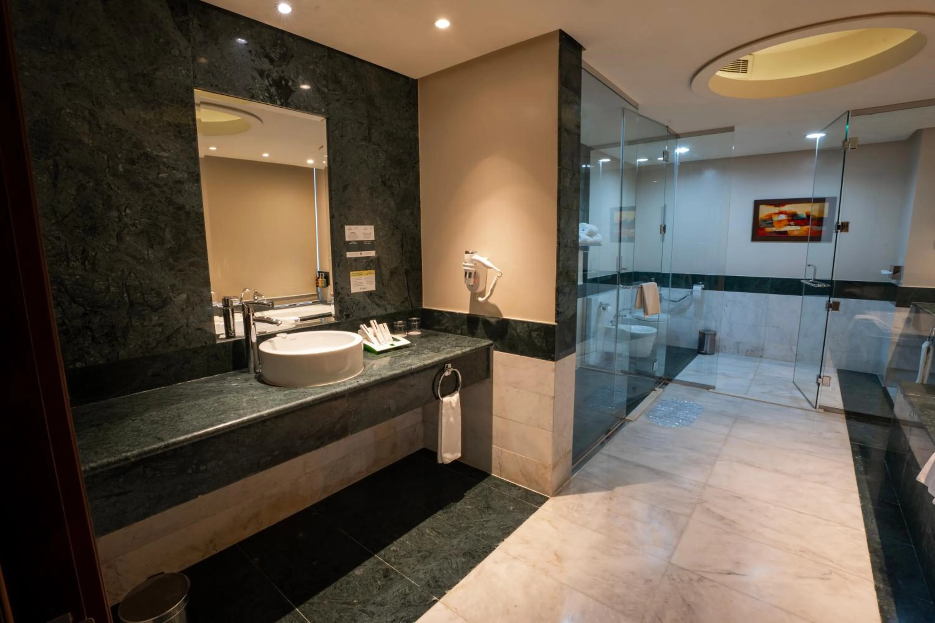 Bathroom, Bed in Holiday Inn Olaya by IHG