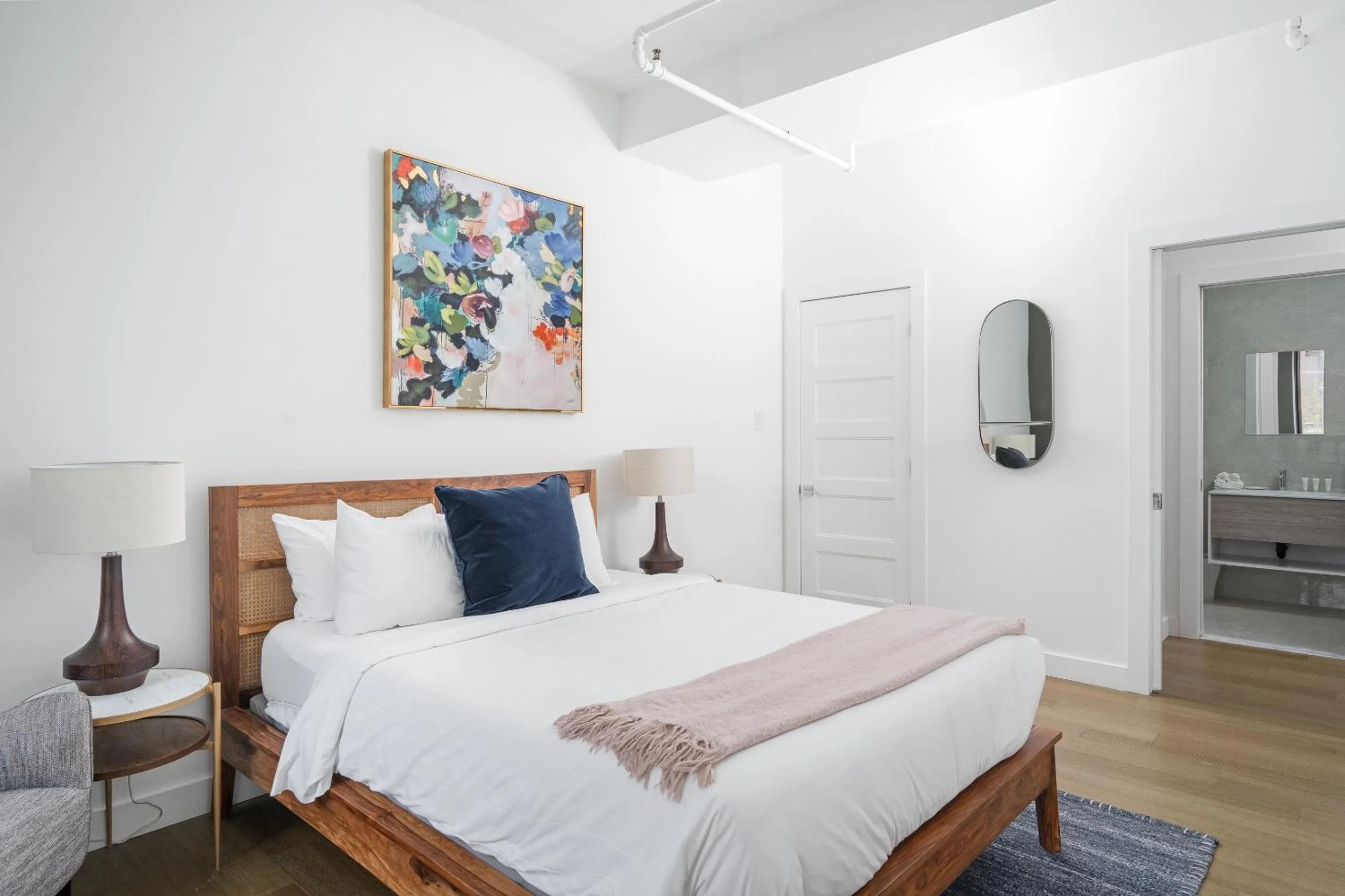 Bed in Bakan- Quartier des Congres, Convention District