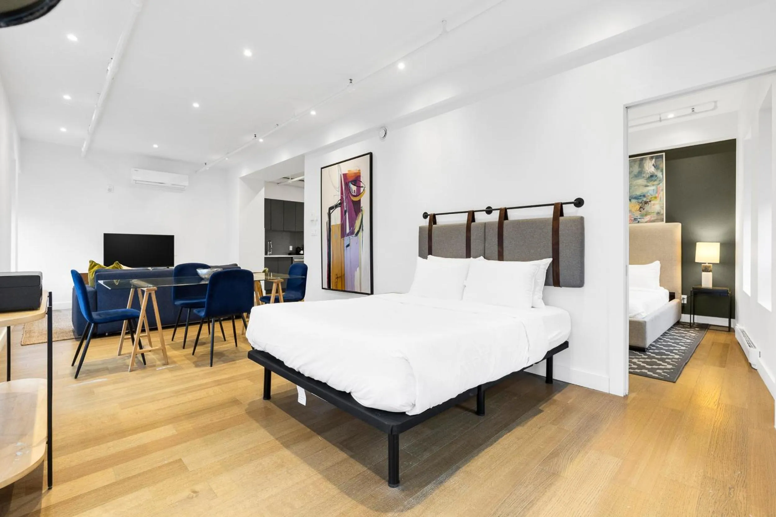 Bed in Bakan- Quartier des Congres, Convention District