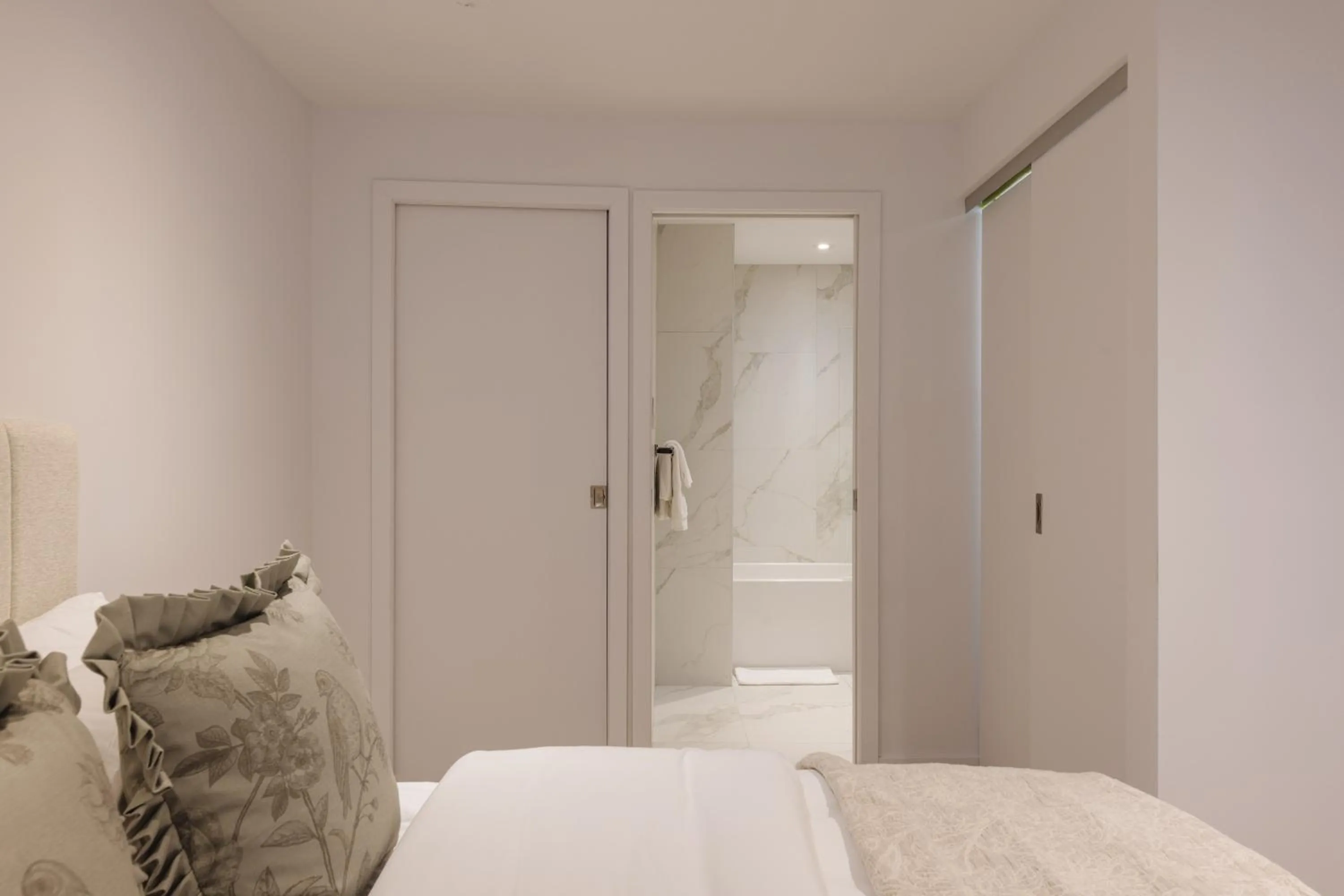 Bed in Bakan- Quartier des Congres, Convention District