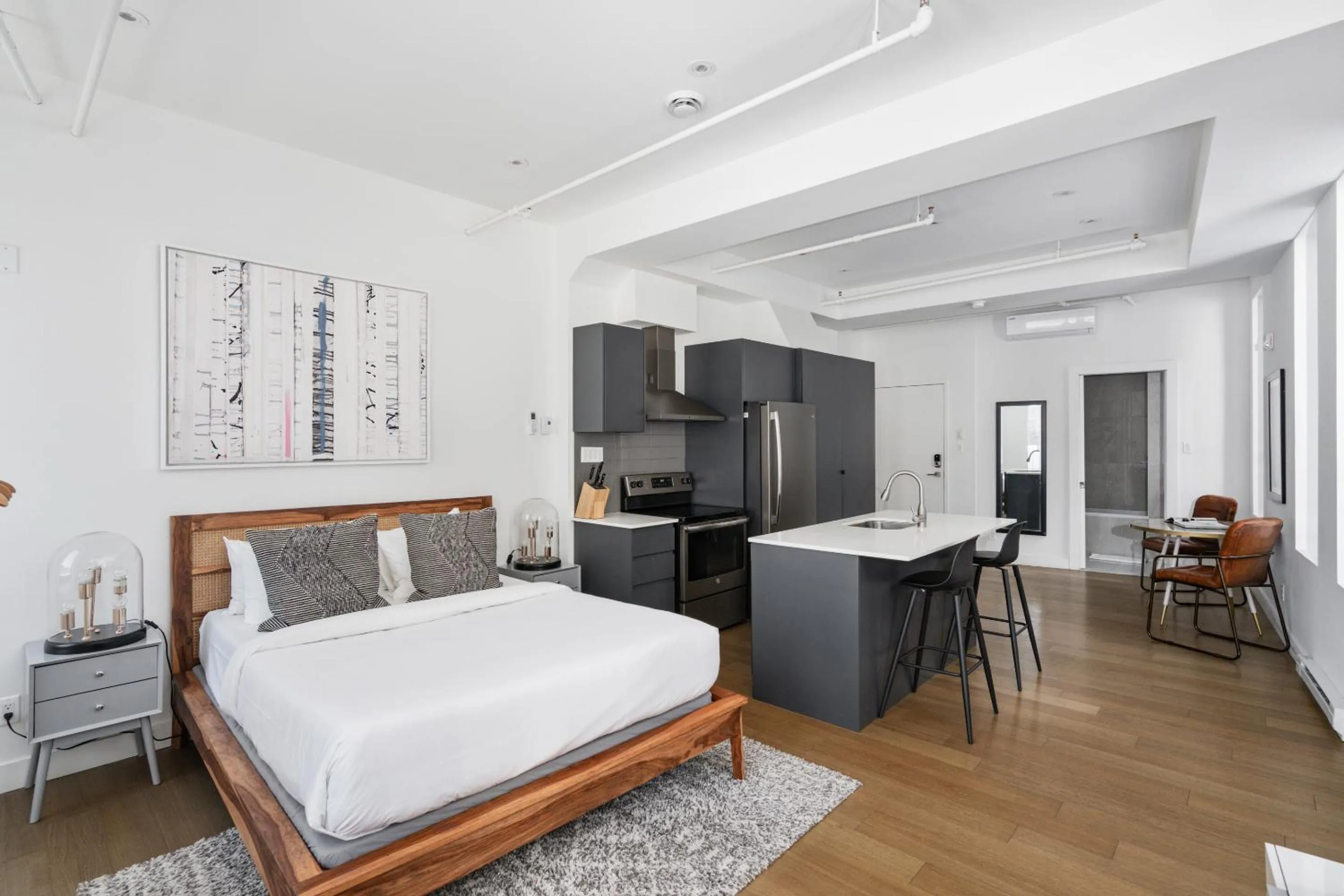 Bed in Bakan- Quartier des Congres, Convention District