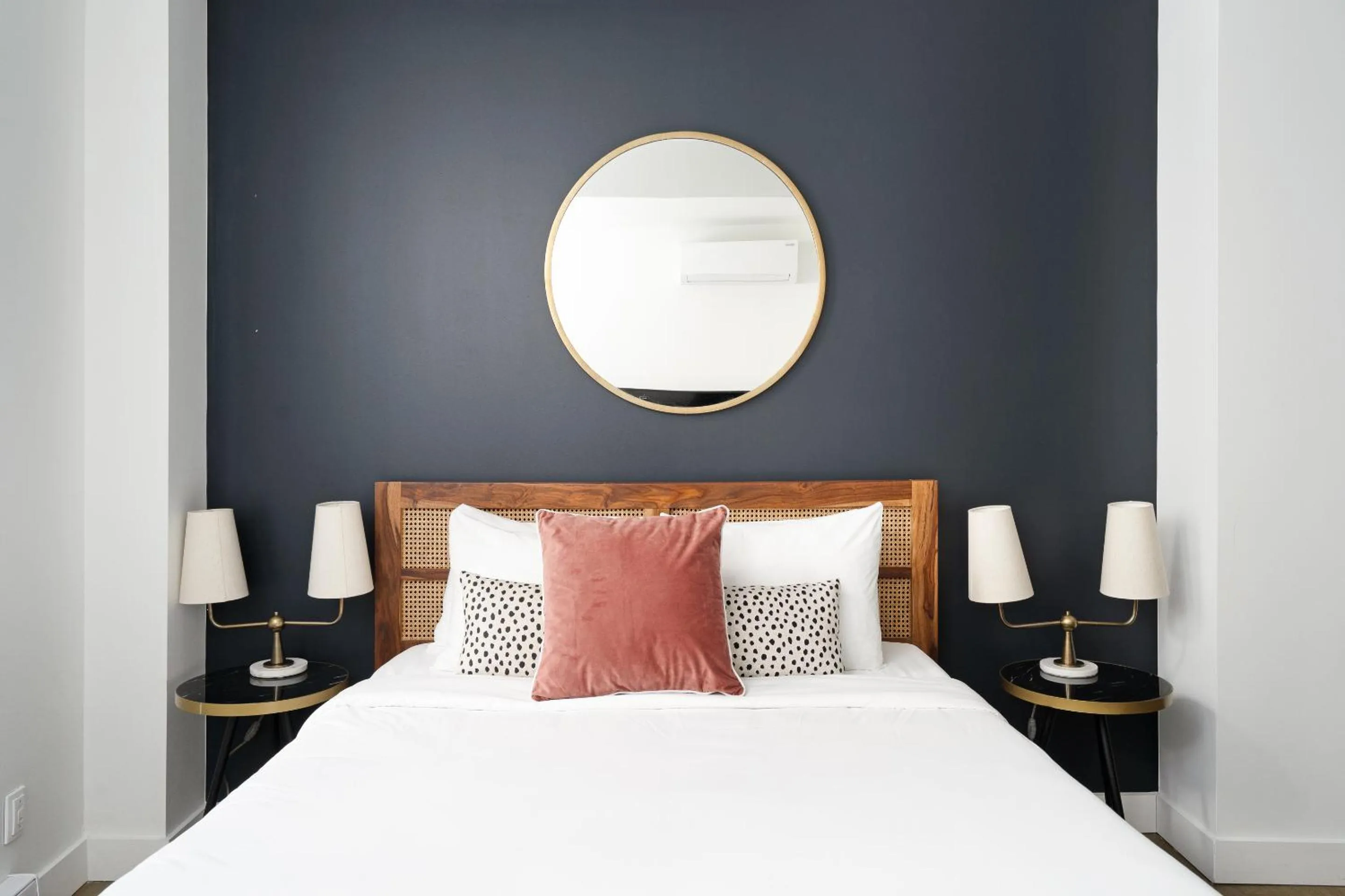 Bed in Bakan- Quartier des Congres, Convention District