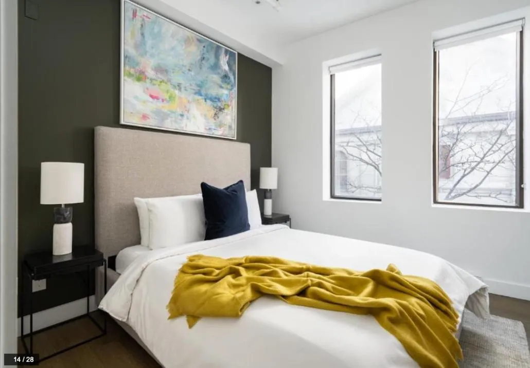 Bed in Bakan- Quartier des Congres, Convention District