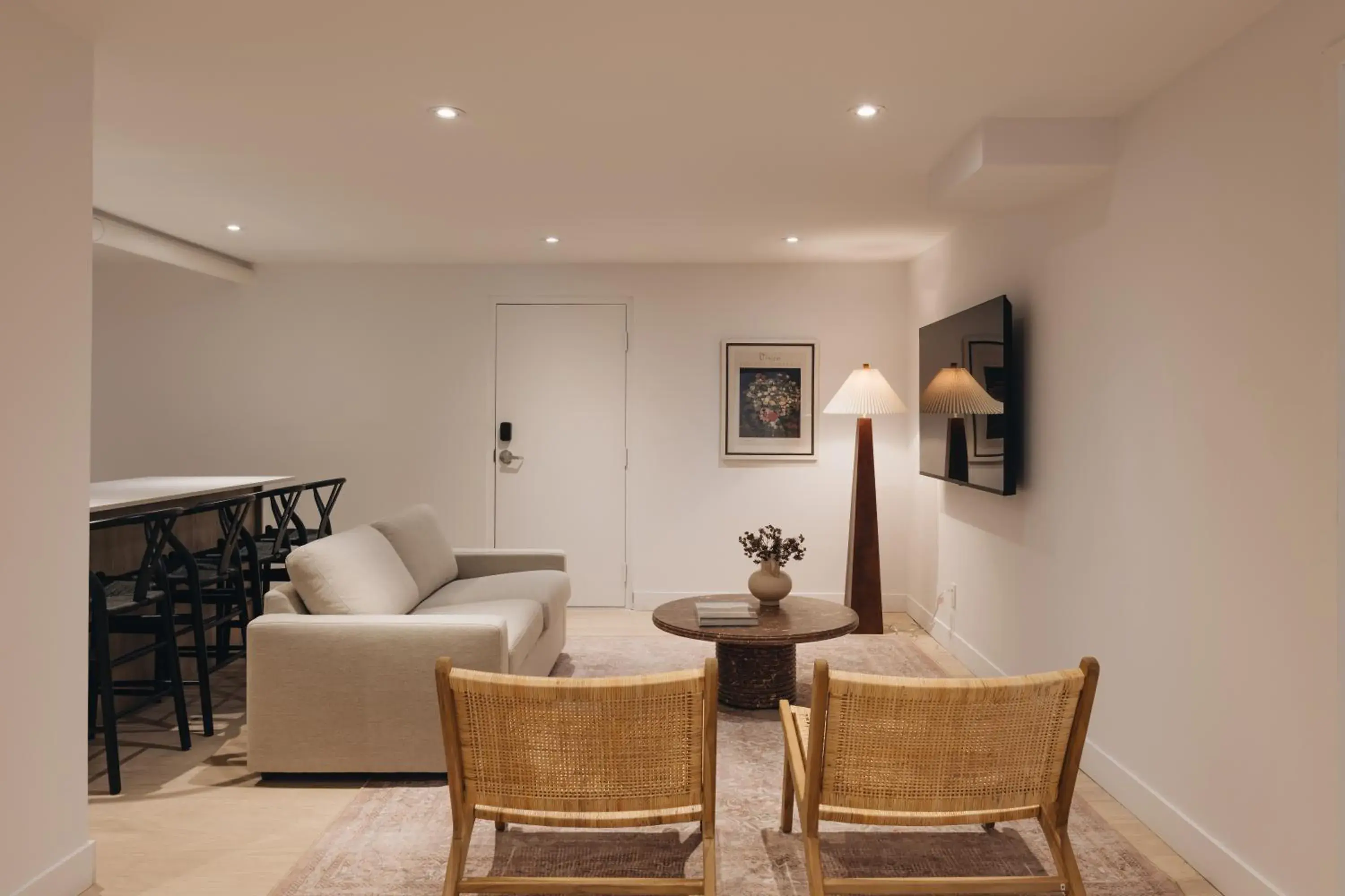 Premium Four-Bedroom with Sofa Bed in Bakan- Quartier des Congres, Convention District Premium Four-Bedroom with Sofa Bed in Bakan- Quartier des Congres, Convention District