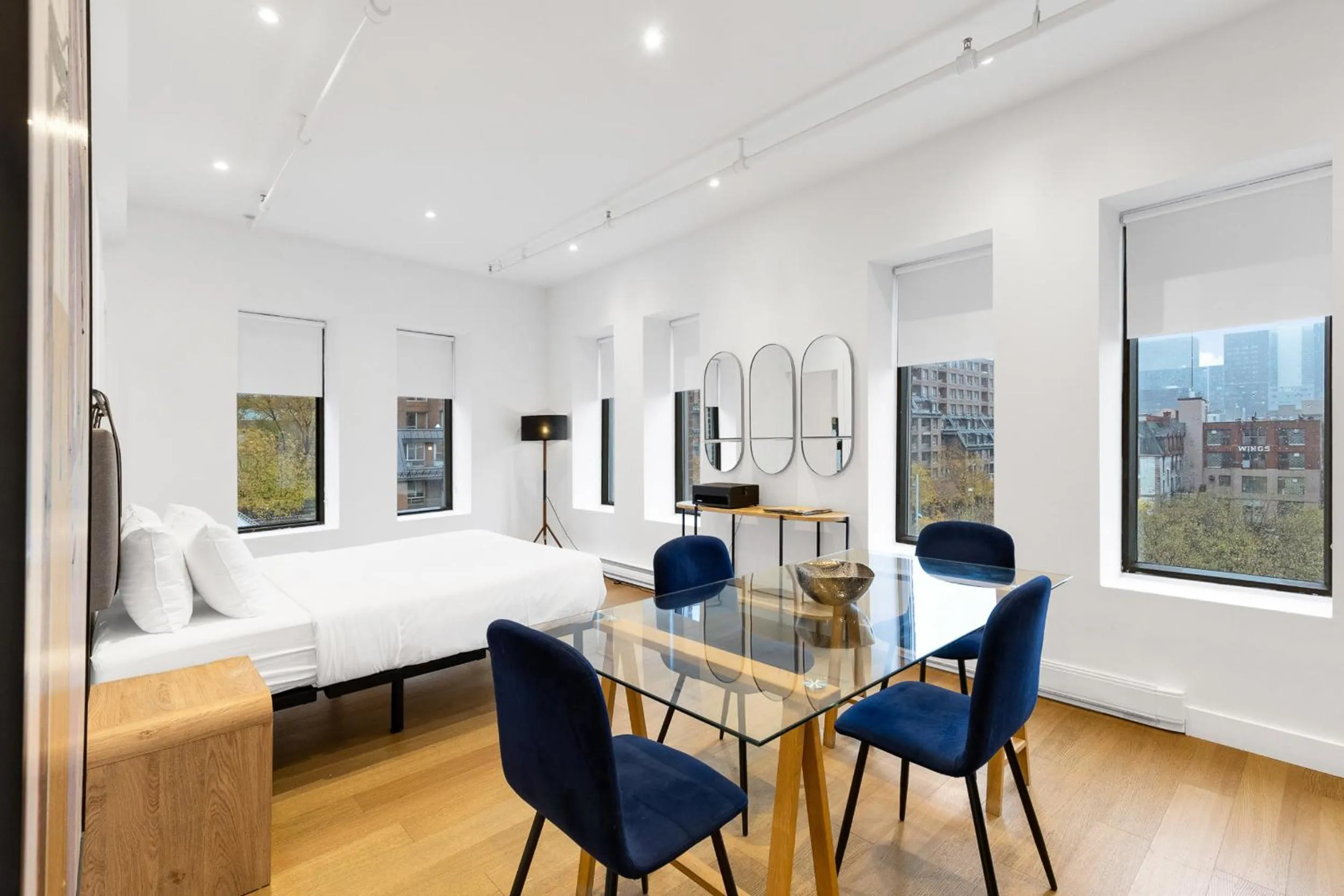 Bed in Bakan- Quartier des Congres, Convention District