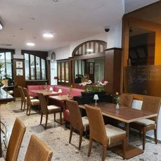 Restaurant/places to eat in Hôtel La Charbonnade