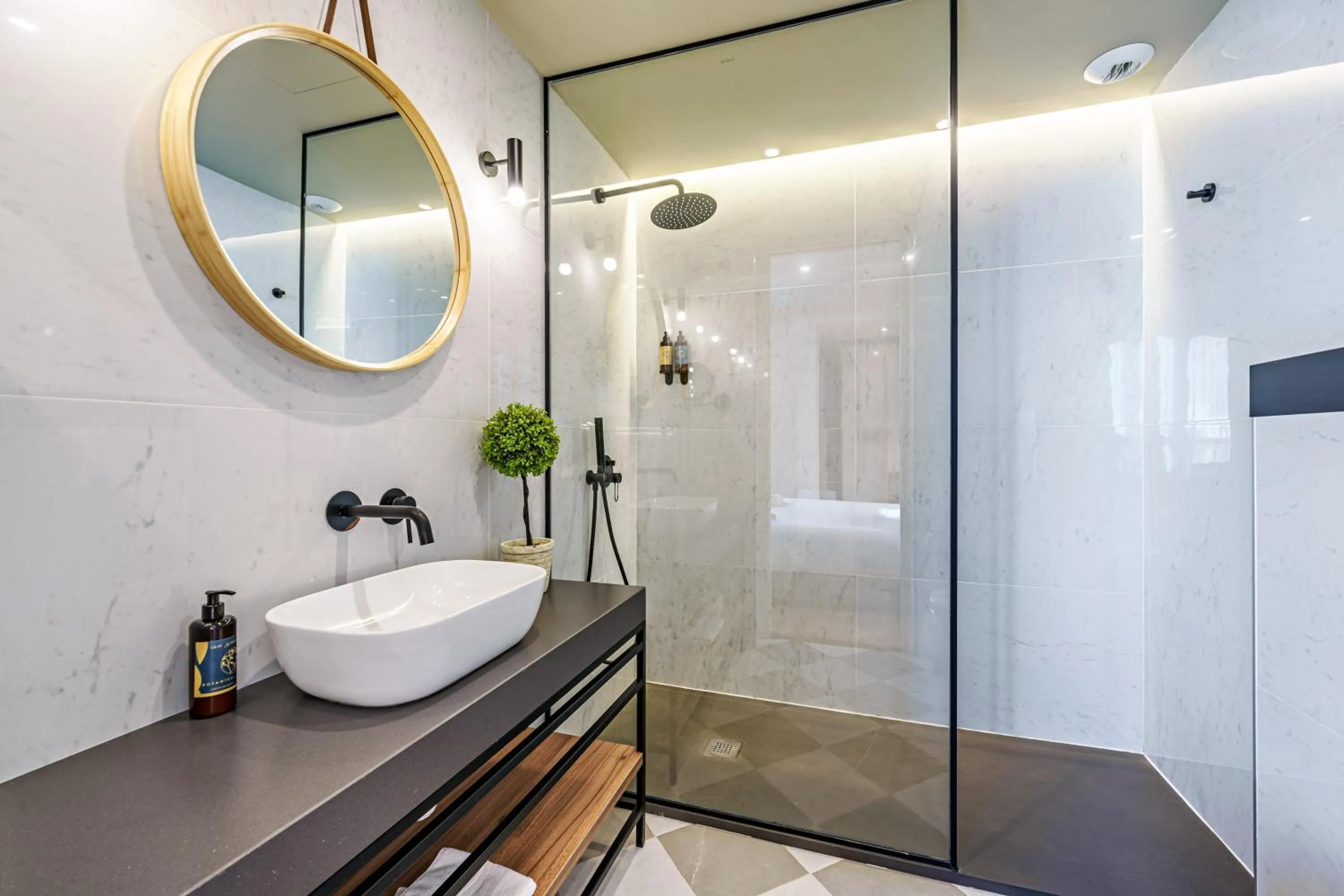 Shower in Gran Alameda Centro