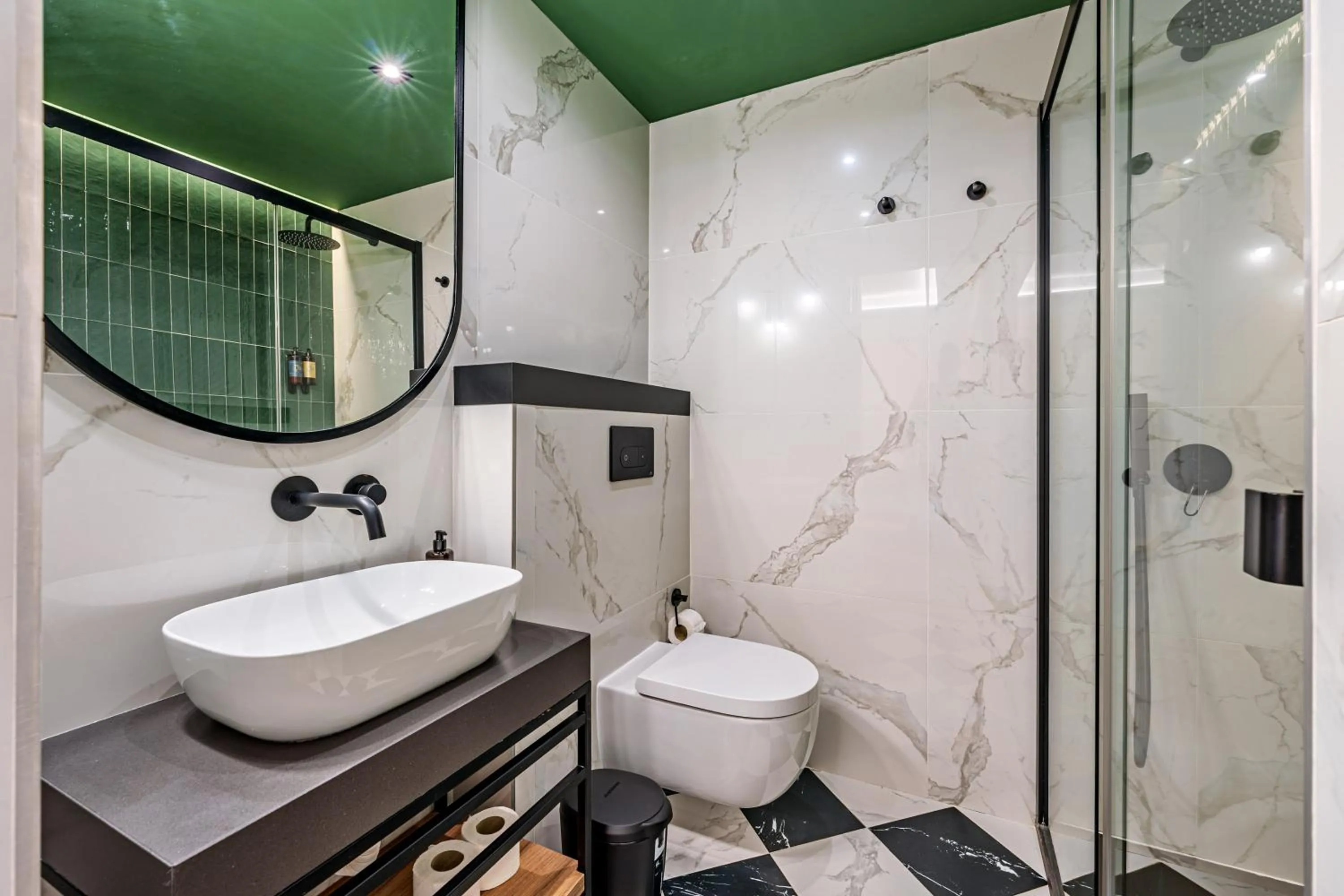 Shower in Gran Alameda Centro