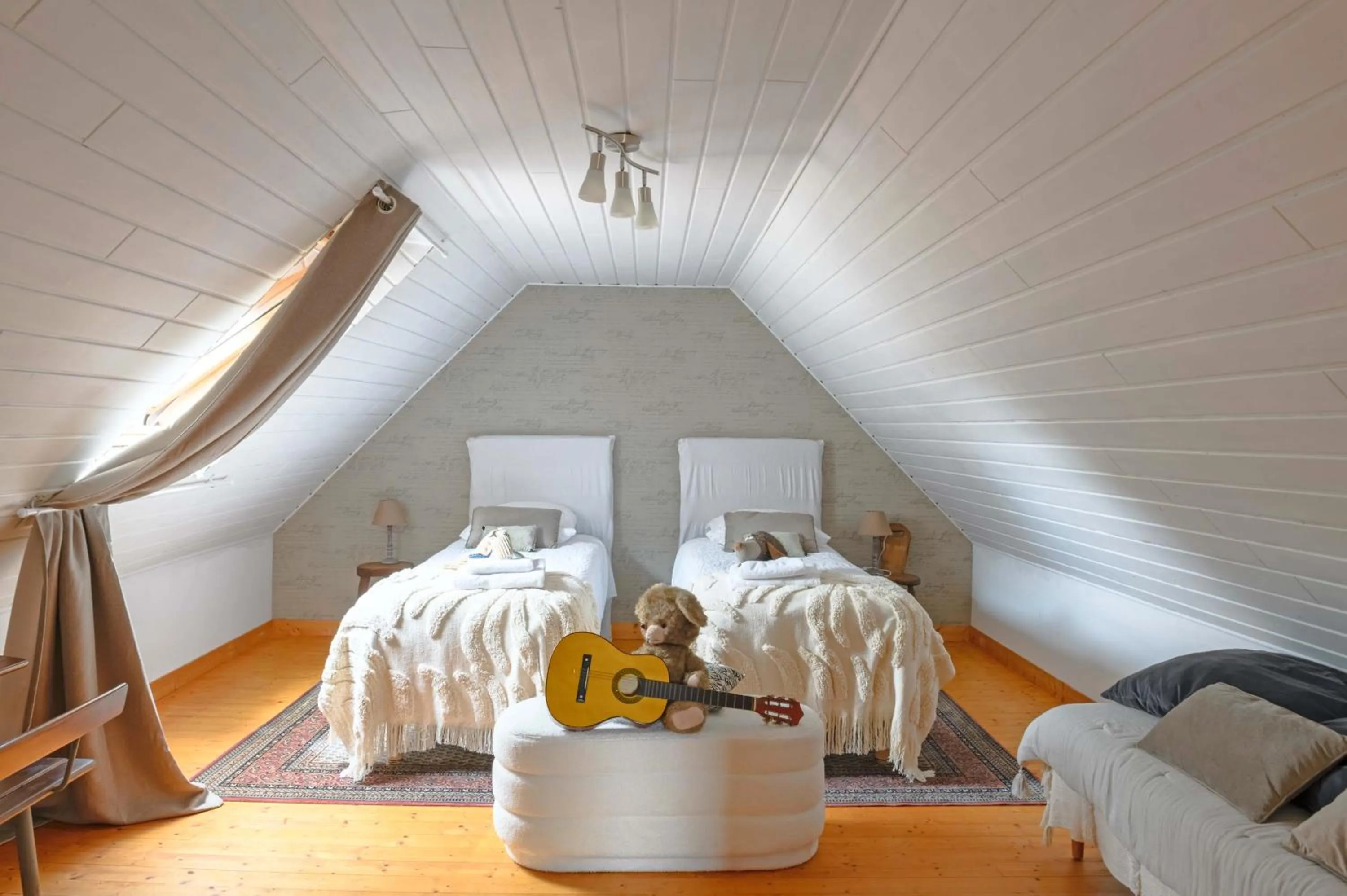 Bedroom, Bed in Les Pierres Bleues