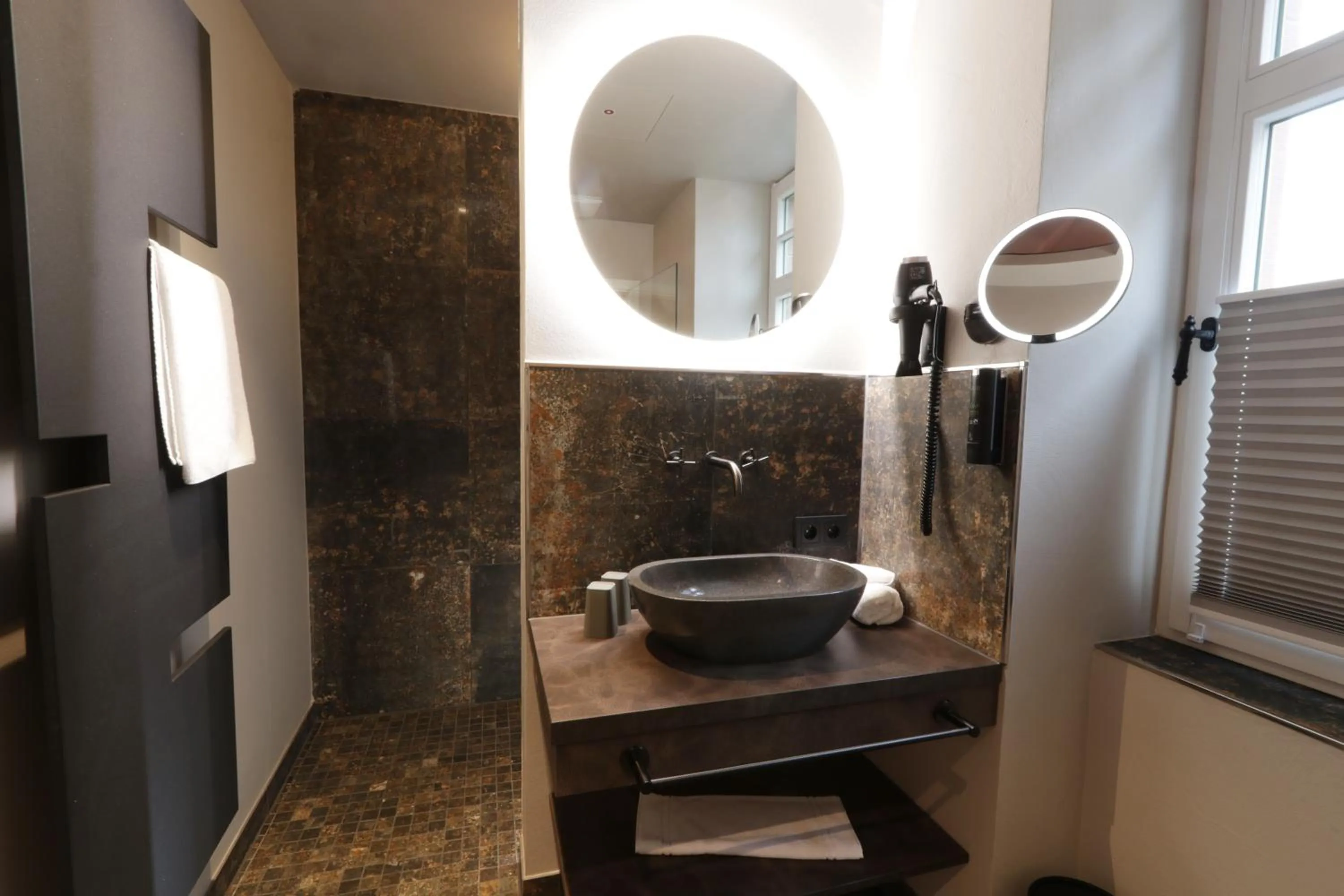 Bathroom in REINHARDTs HOTEL