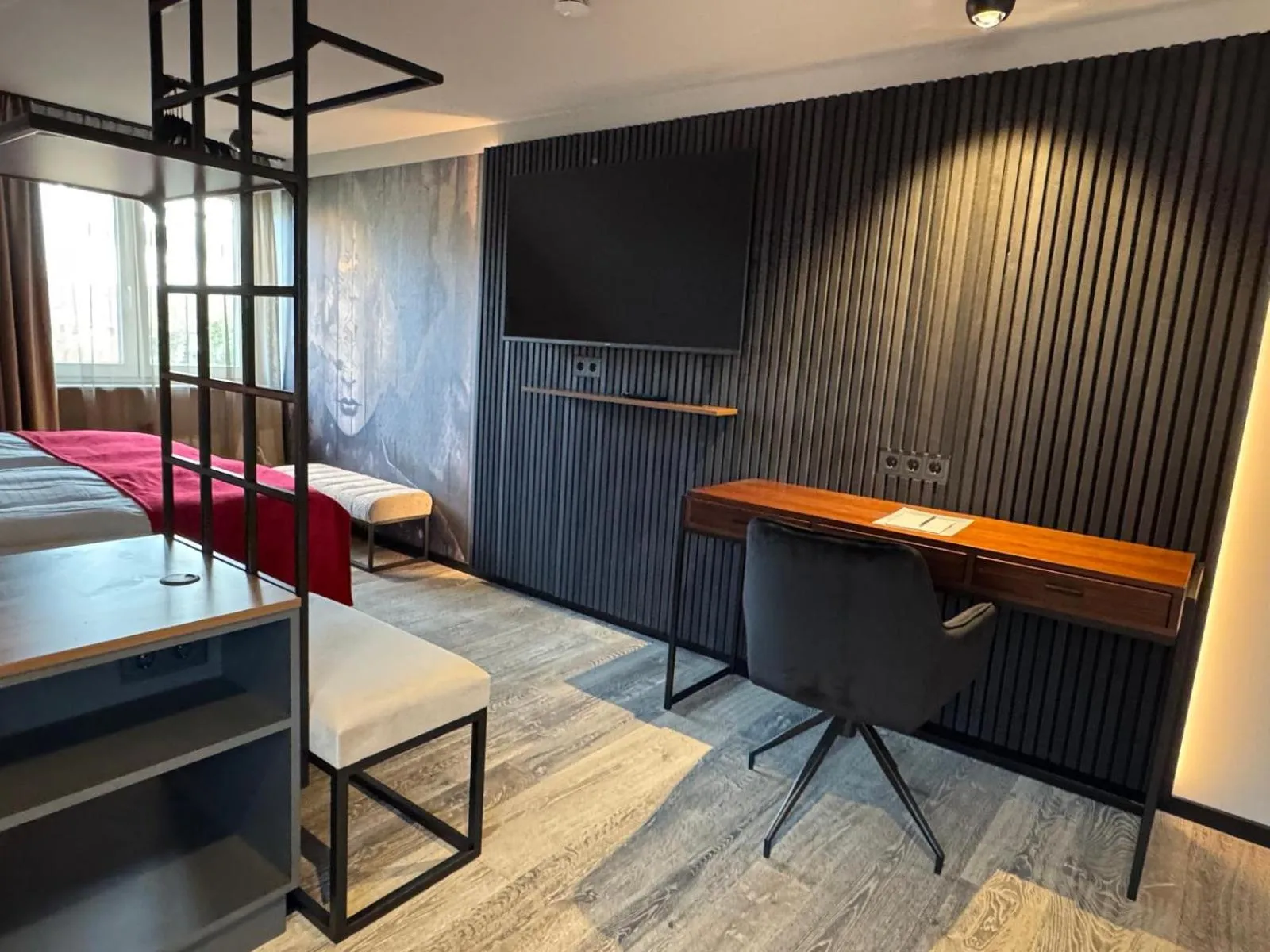 Photo of the whole room, Bed in REINHARDTs HOTEL