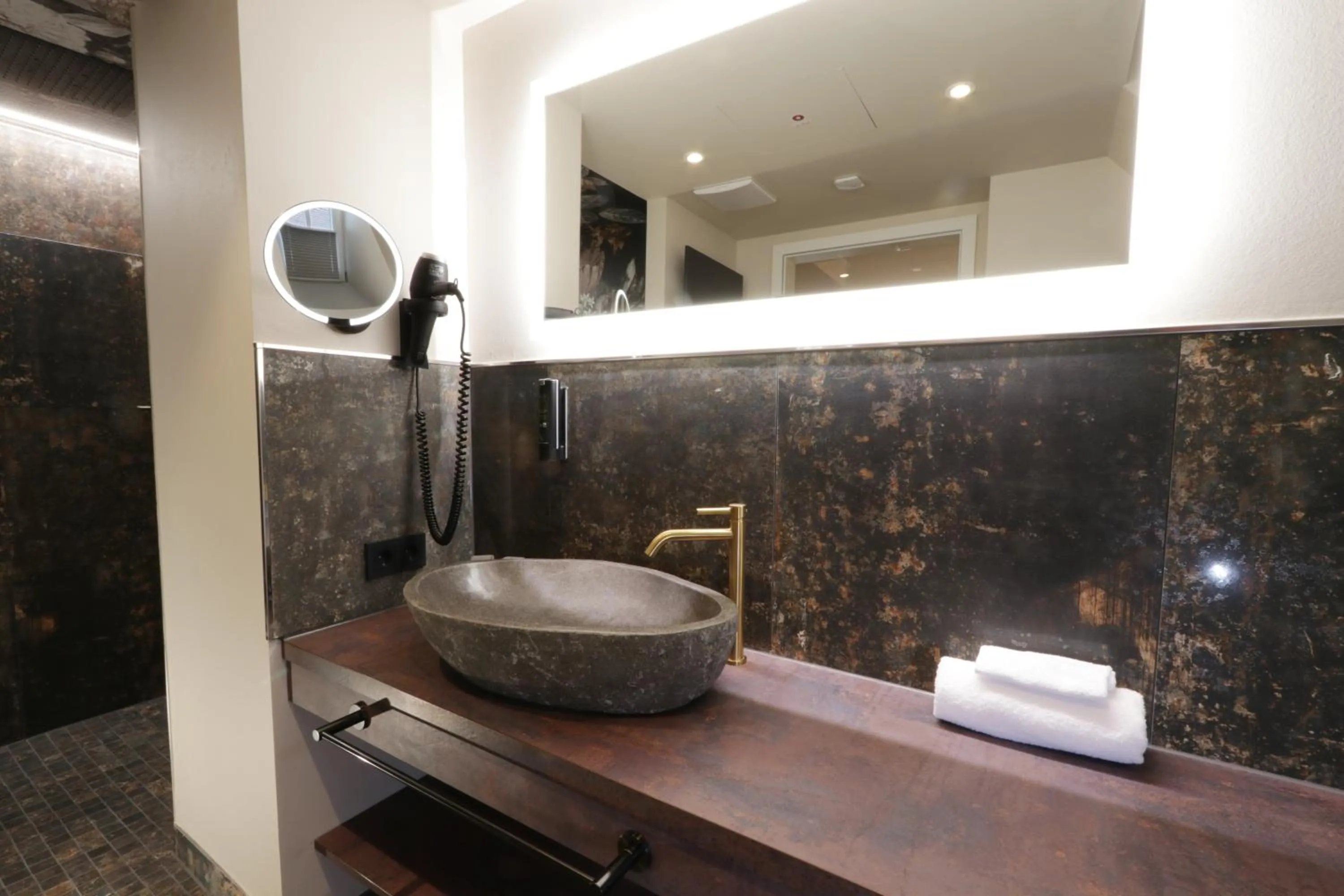 Bathroom in REINHARDTs HOTEL