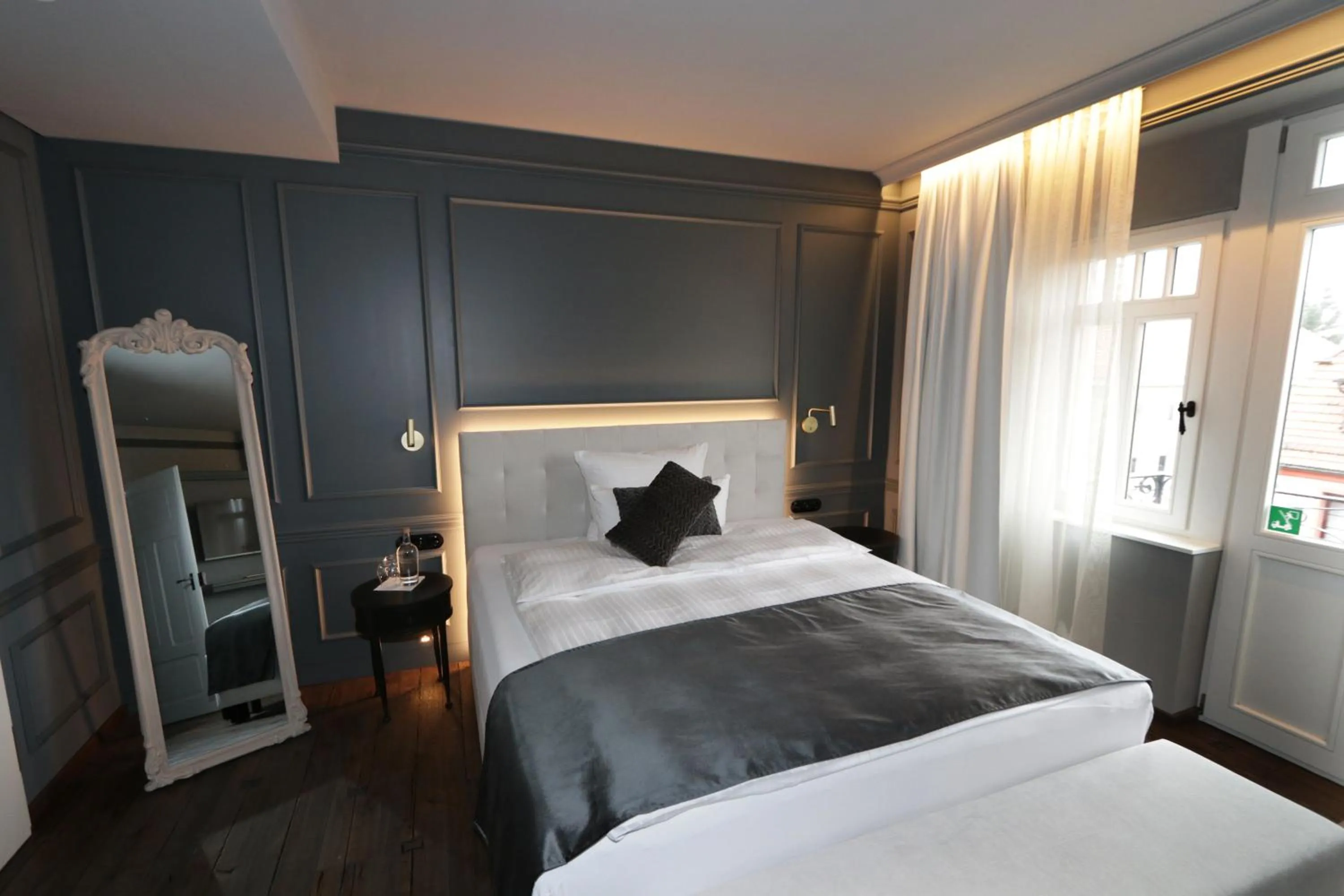 Photo of the whole room, Bed in REINHARDTs HOTEL