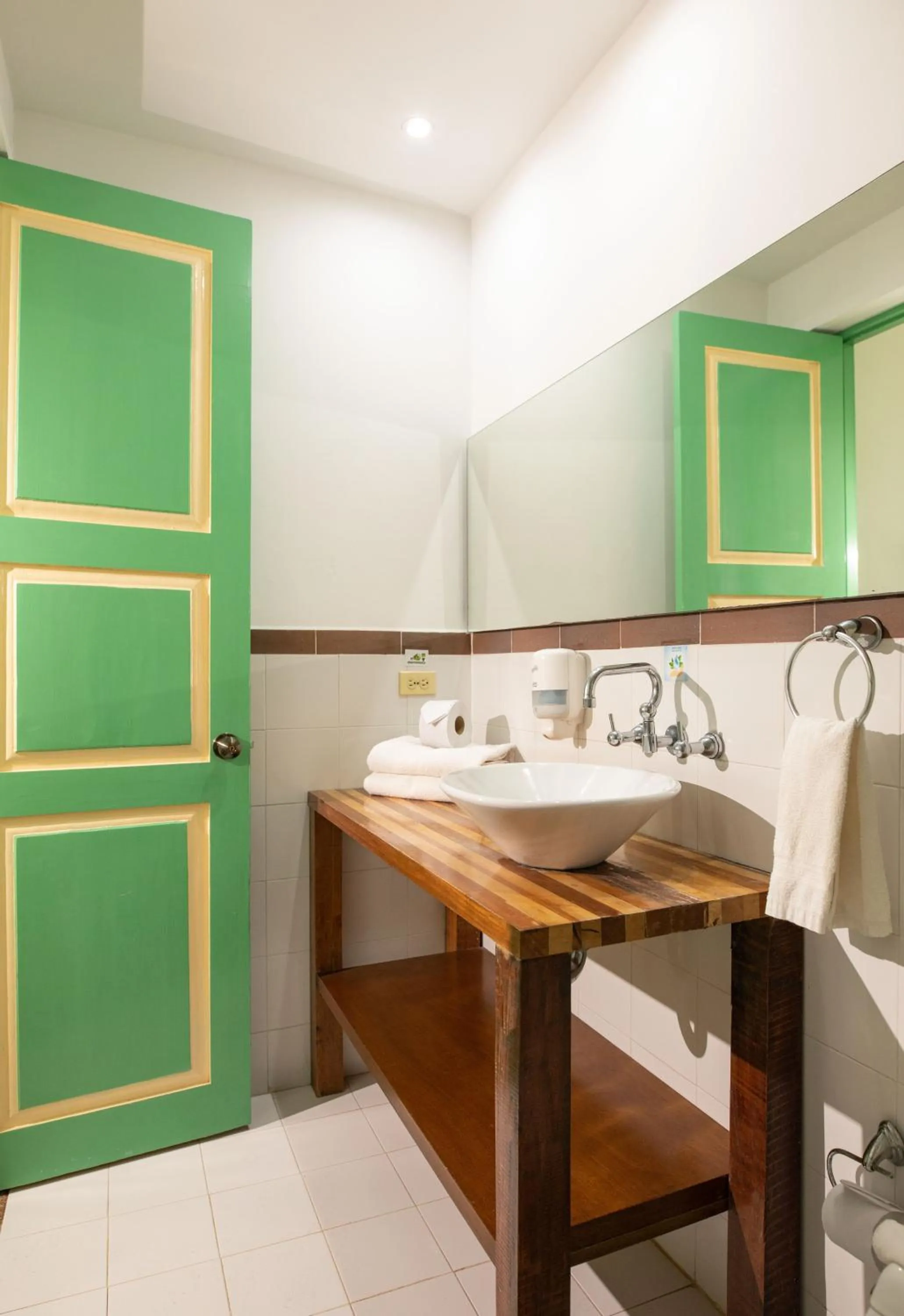 Shower in Hotel Eden Parque del Cafe