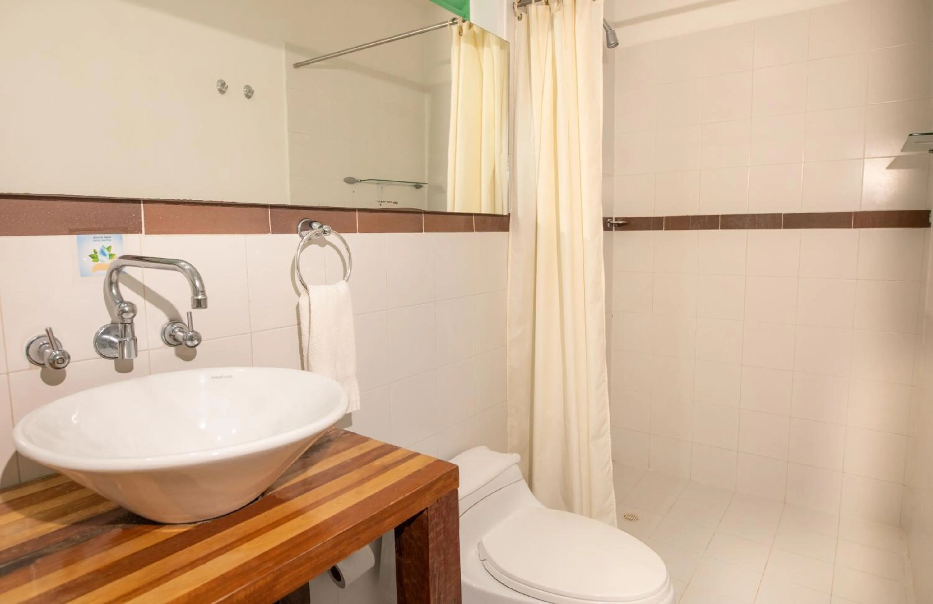 Shower in Hotel Eden Parque del Cafe