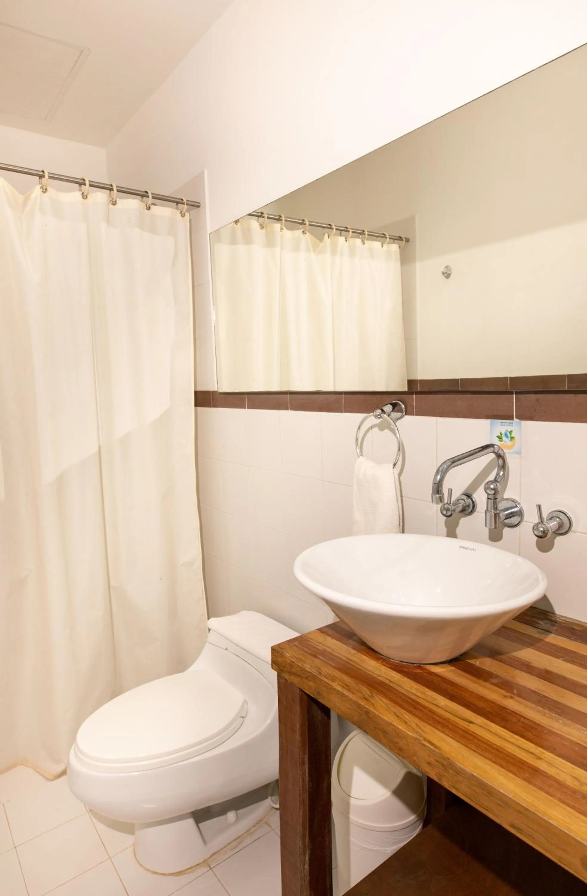 Shower in Hotel Eden Parque del Cafe