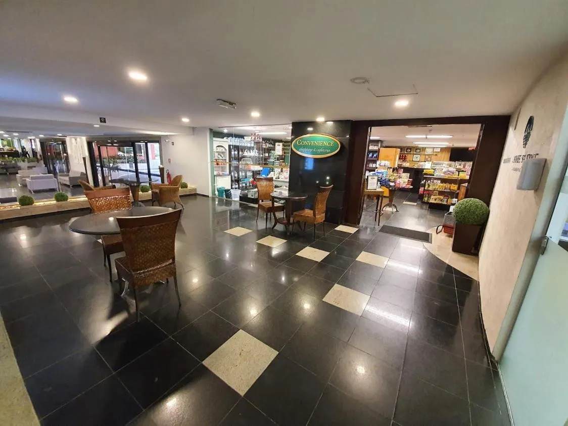 Restaurant/places to eat in Lake Side Apart Hotel