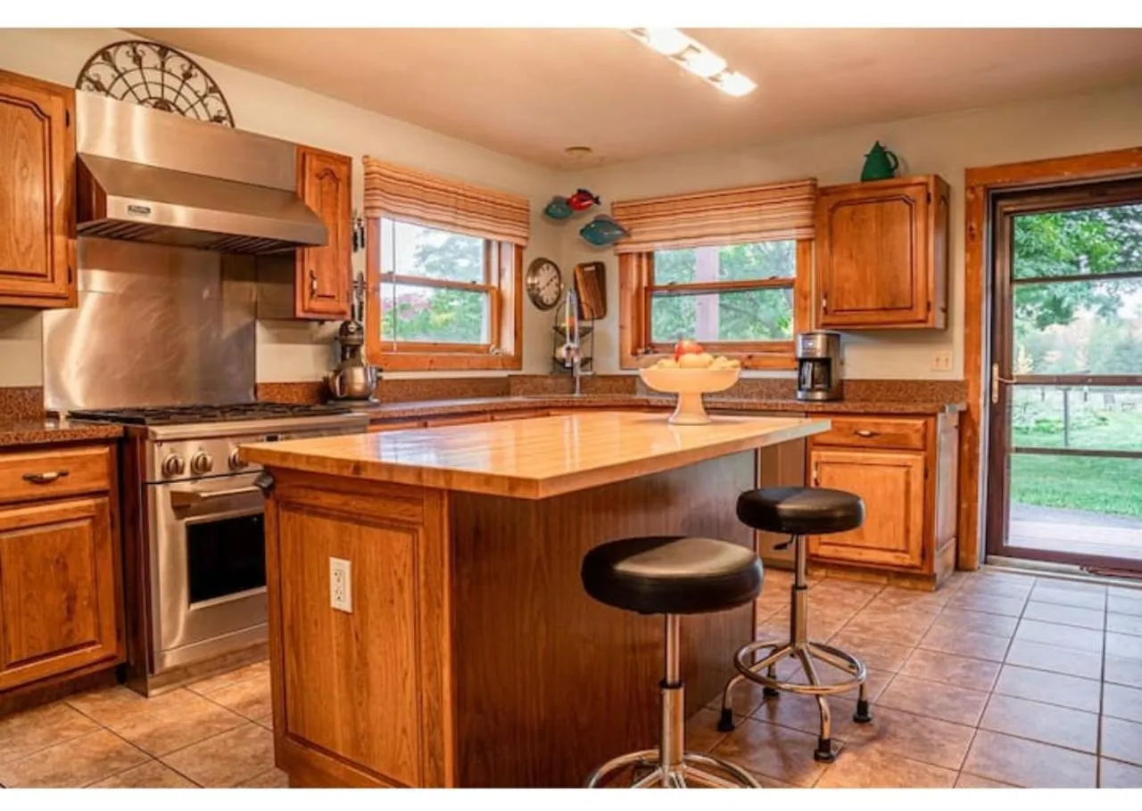 Point Au Roche Lodge