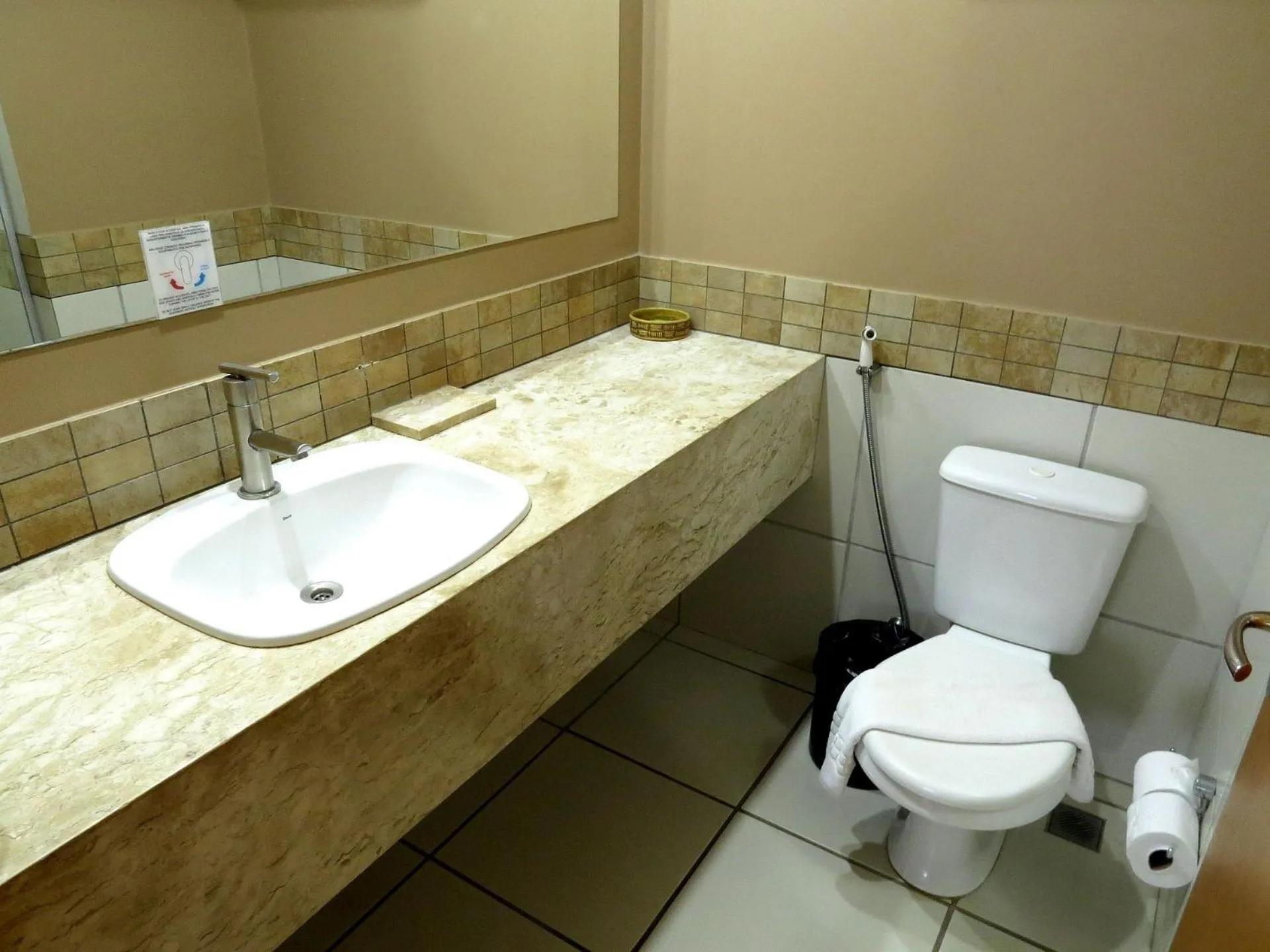 Toilet in Le Jardin Suites - Apartamentos para Temporada