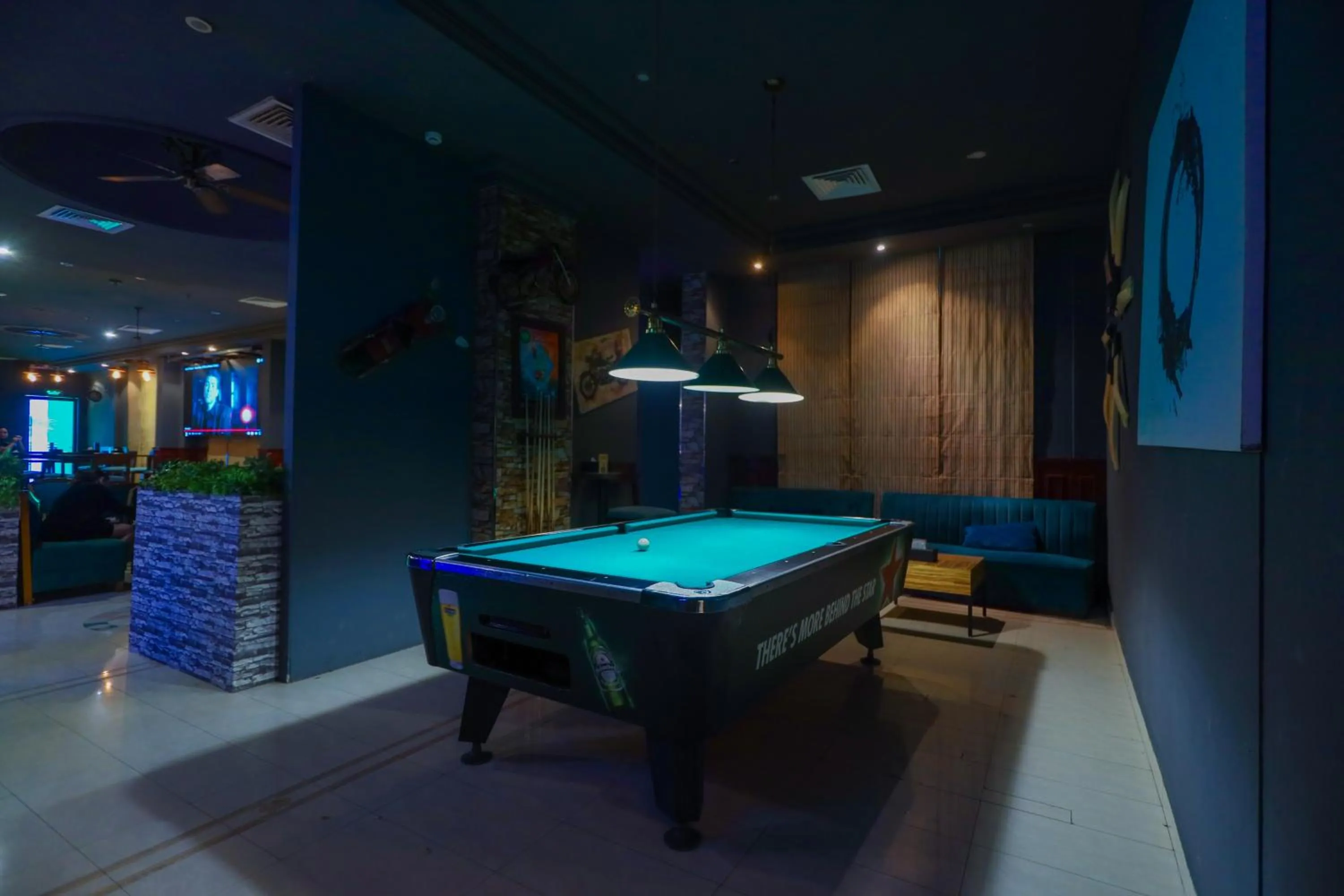 Restaurant/places to eat in Ramee Palace Hotel