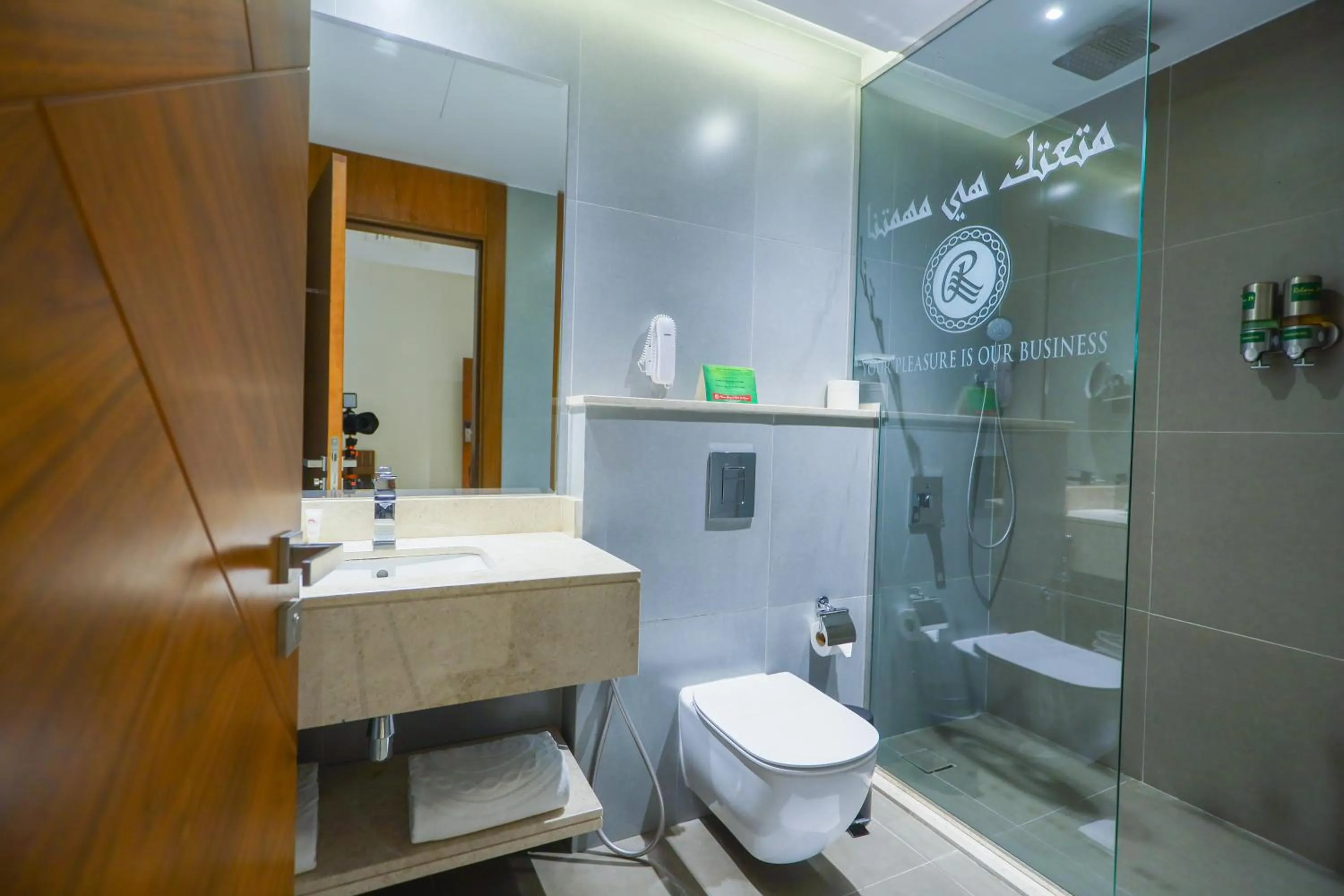 Shower in Ramee Palace Hotel