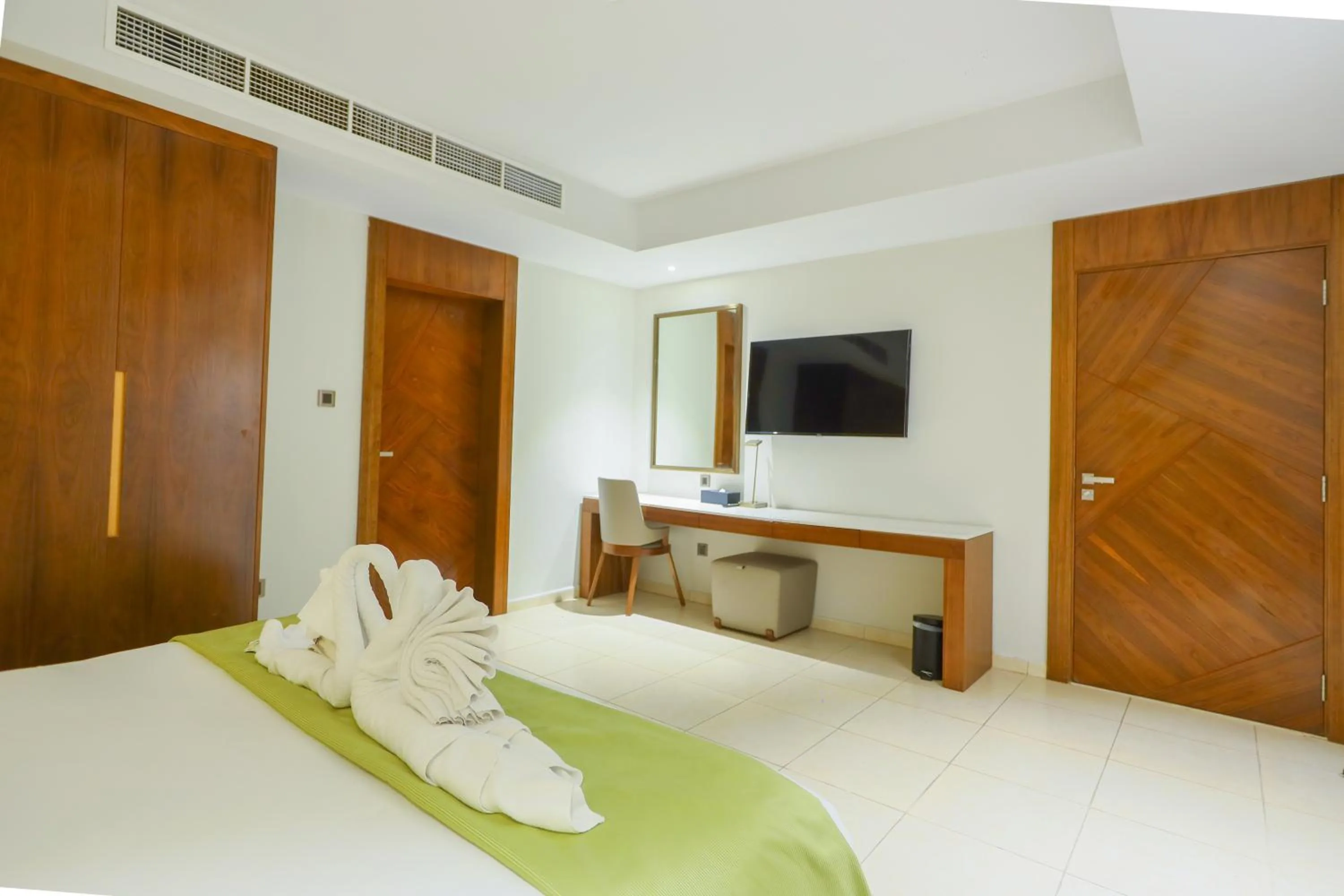 Bedroom, Bed in Ramee Palace Hotel